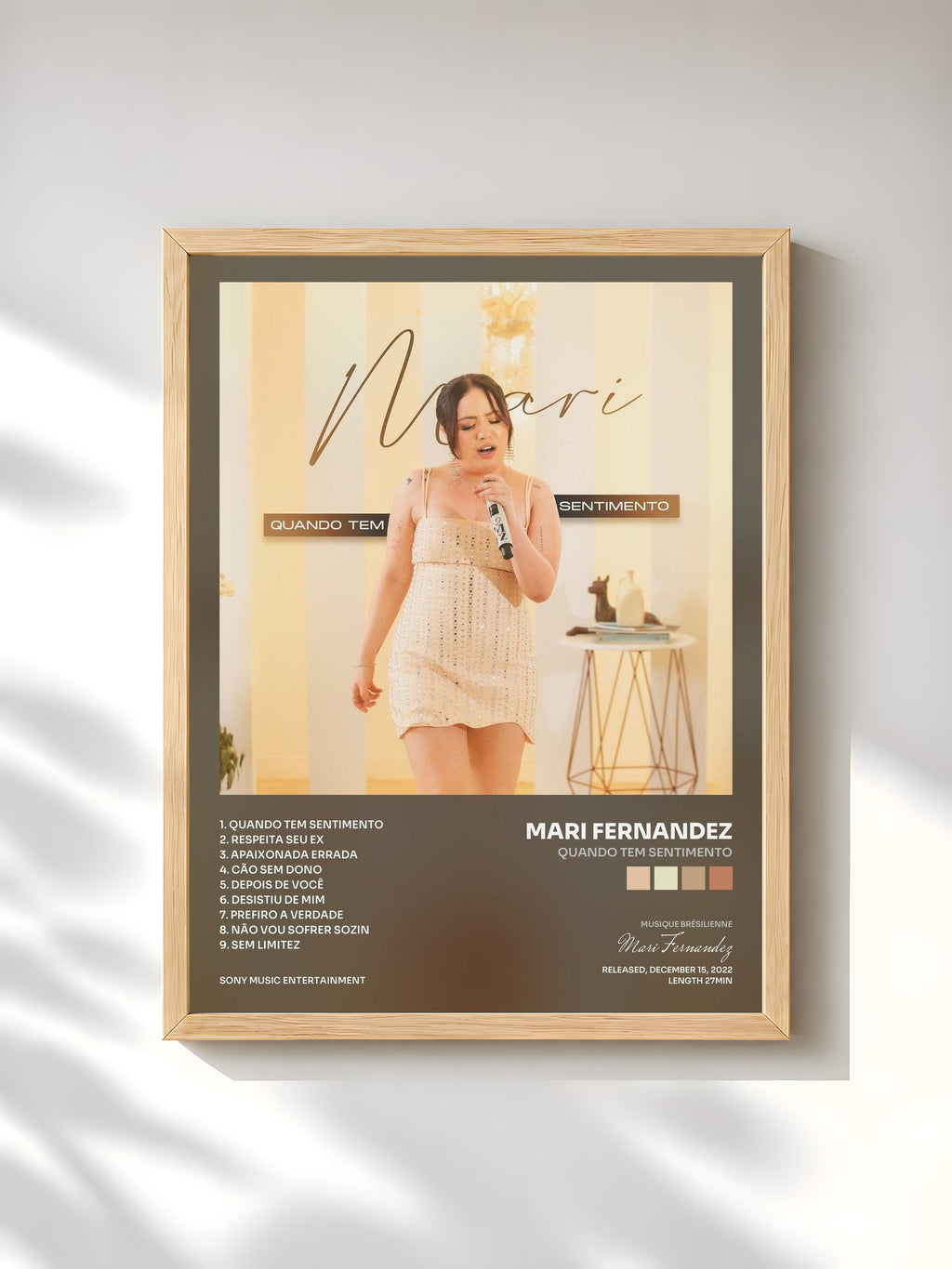 #bois Tableau de l'album Quando Tem Sentimento de Mari Fernandez, cadre en bois brut, imprimé et encadré en France