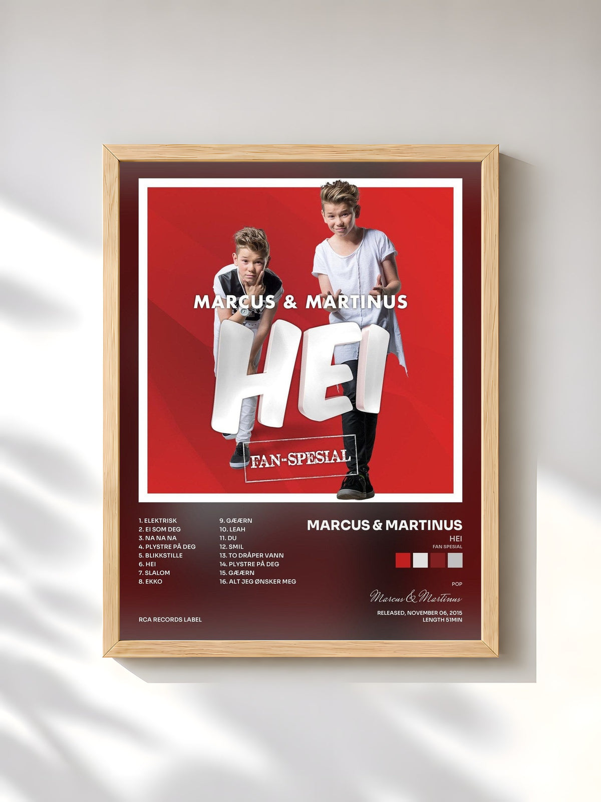 #bois Tableau de l'album Hei (Fan Spesial) de Marcus & Martinus, cadre en bois brut, imprimé et encadré en France