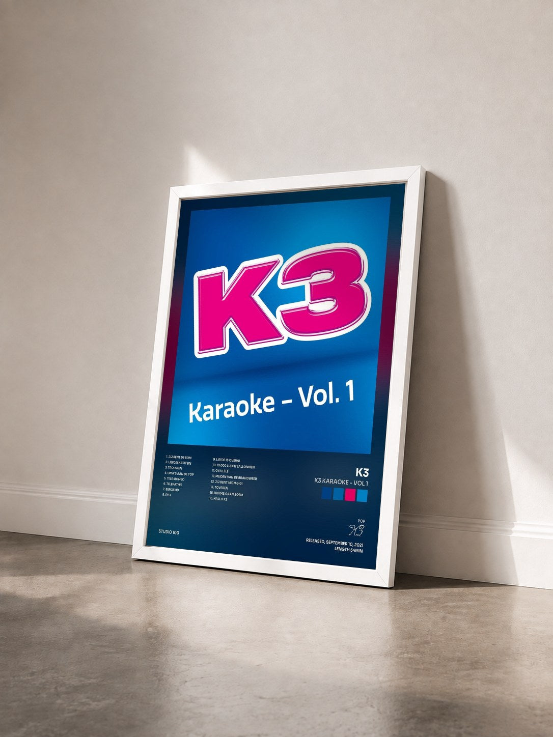 #blanc Tableau de l'album K3 karaoke - Vol 1 de K3 vu de trois quarts, cadre blanc