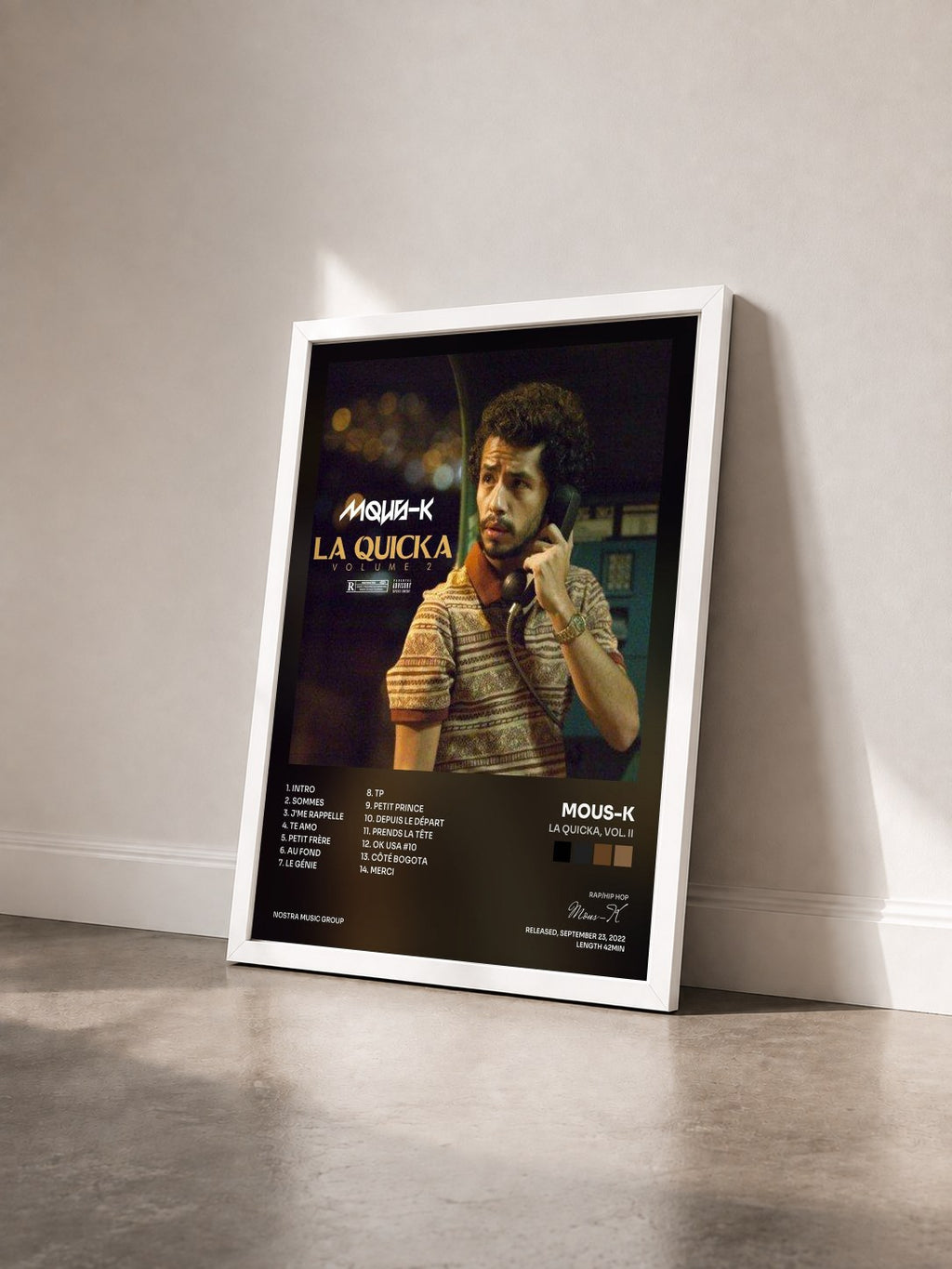 #blanc Tableau de l'album La Quicka, Vol. II de Mous-K vu de trois quarts, cadre blanc