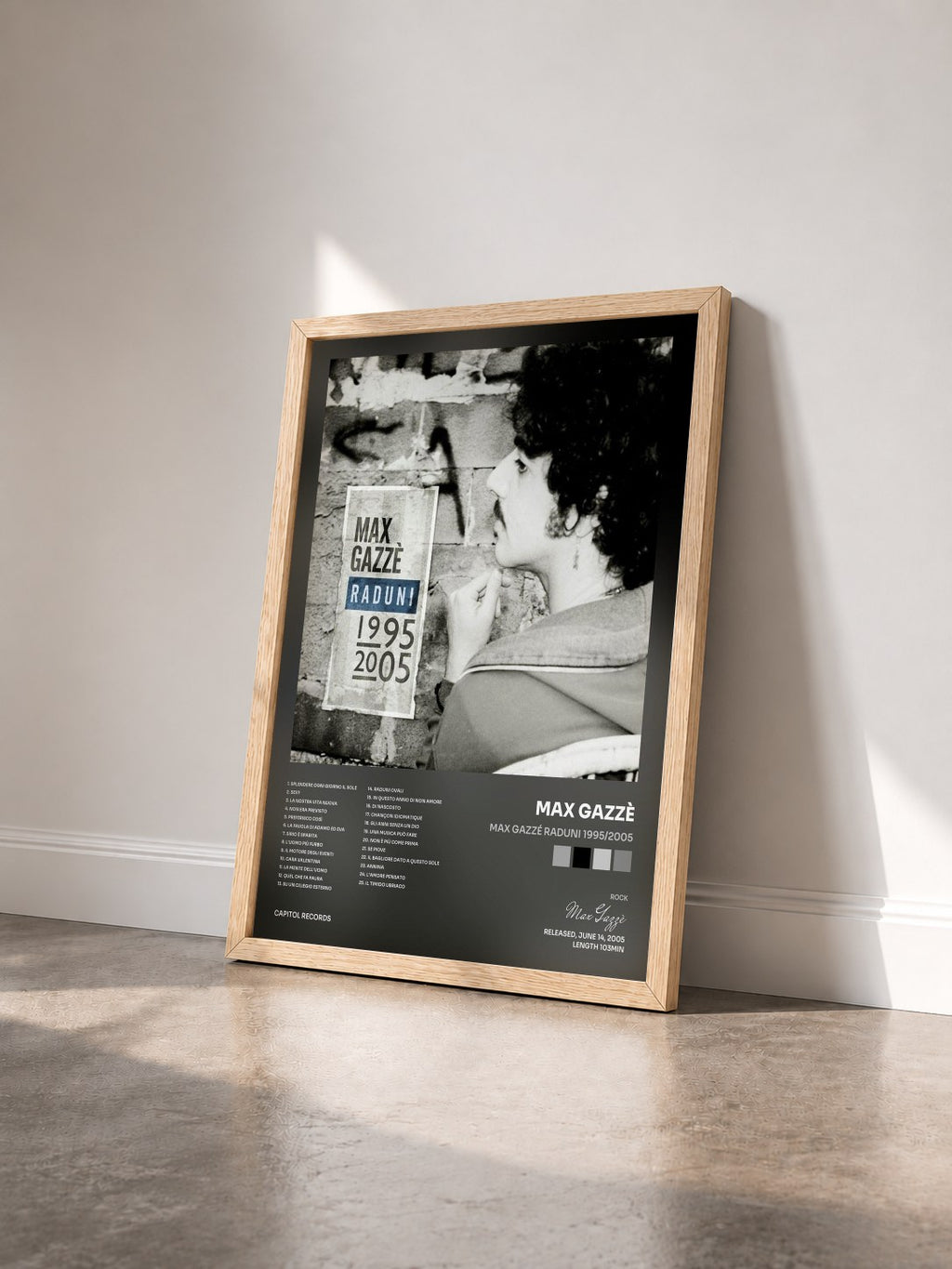 #bois Tableau de l'album Max Gazzé Raduni 1995/2005 de Max Gazzè vu de trois quarts, cadre en bois brut