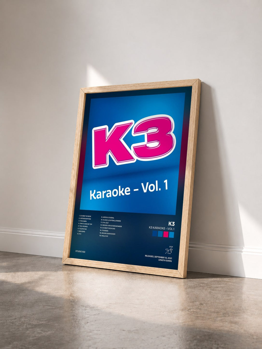 #bois Tableau de l'album K3 karaoke - Vol 1 de K3 vu de trois quarts, cadre en bois brut