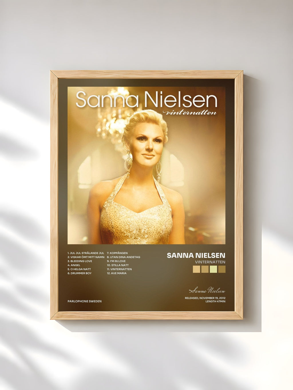 #bois Tableau de l'album Vinternatten de Sanna Nielsen, cadre en bois brut, imprimé et encadré en France