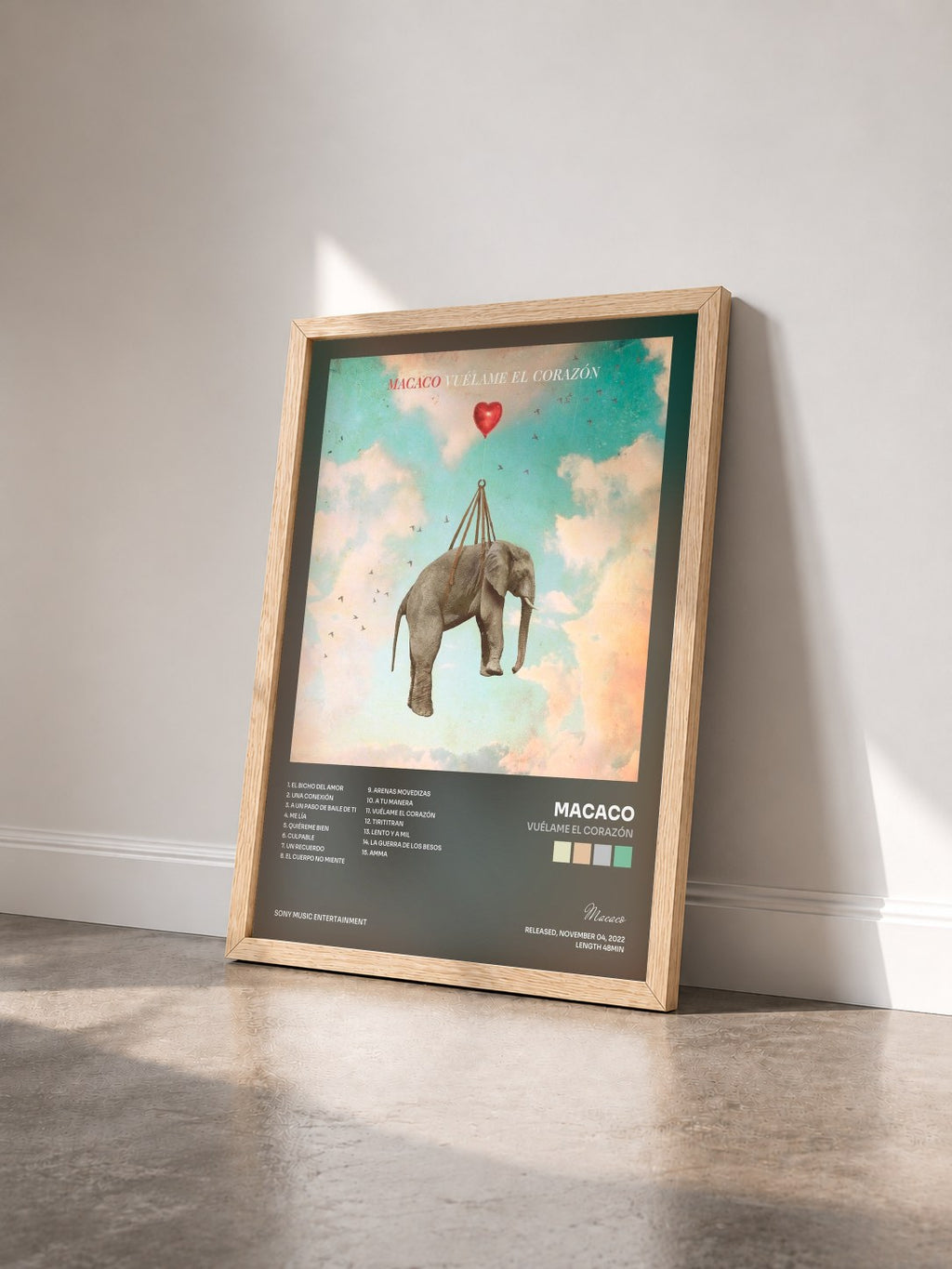 #bois Tableau de l'album Vuélame el Corazón de Macaco vu de trois quarts, cadre en bois brut