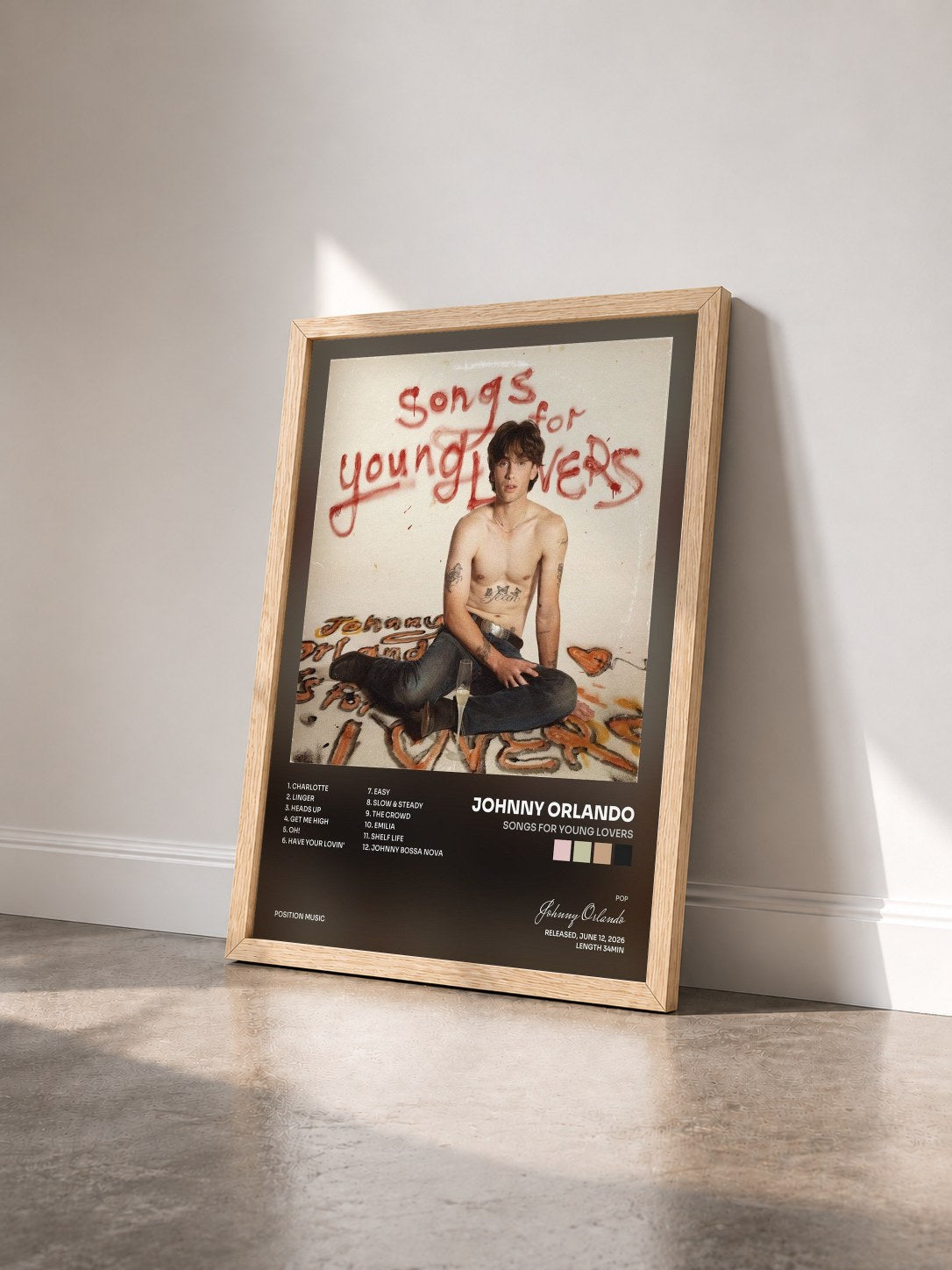 #bois Tableau de l'album Songs for Young Lovers de Johnny Orlando vu de trois quarts, cadre en bois brut