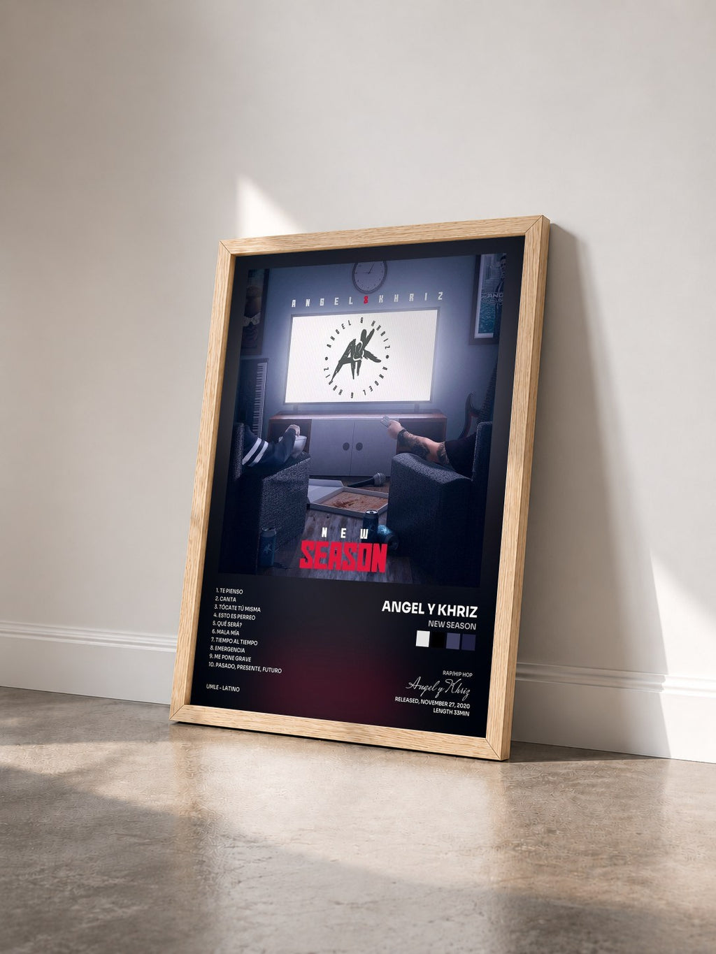 #bois Tableau de l'album New Season de Angel y Khriz vu de trois quarts, cadre en bois brut
