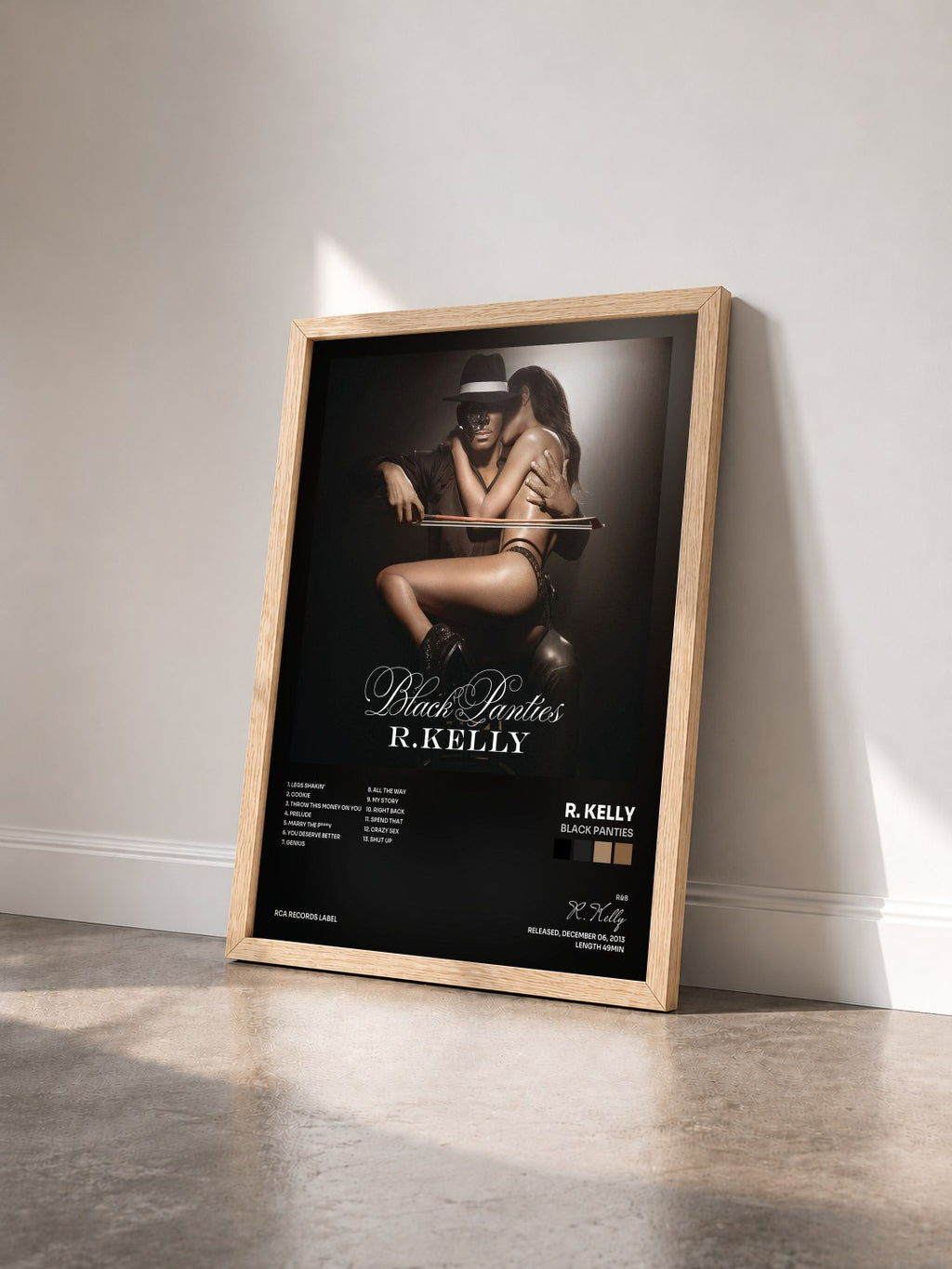 #bois Tableau de l'album Black Panties de R. Kelly vu de trois quarts, cadre en bois brut