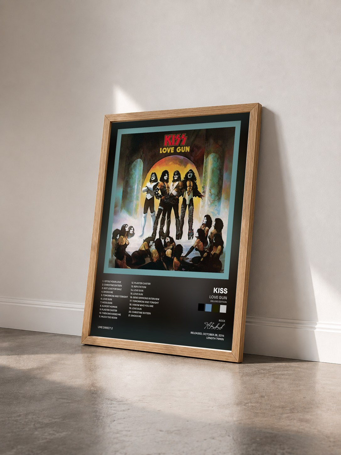 #bois Tableau de l'album Love Gun (Deluxe Edition) de KISS vu de trois quarts, cadre en bois brut