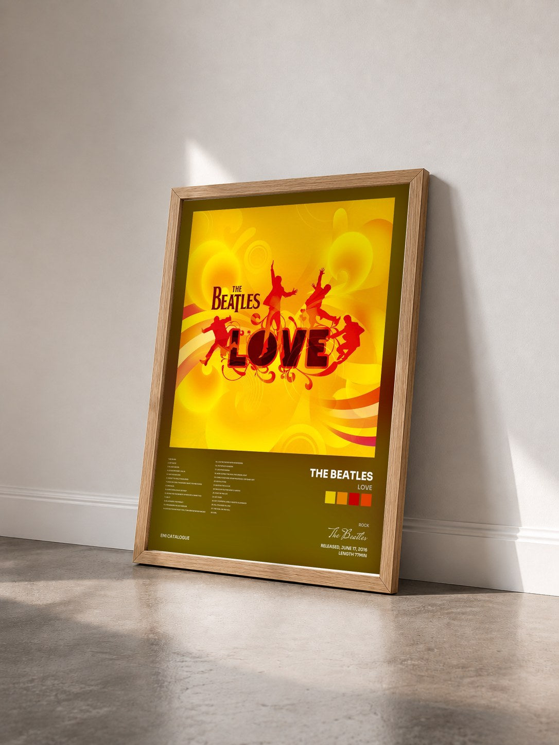 #bois Tableau de l'album Love de The Beatles vu de trois quarts, cadre en bois brut