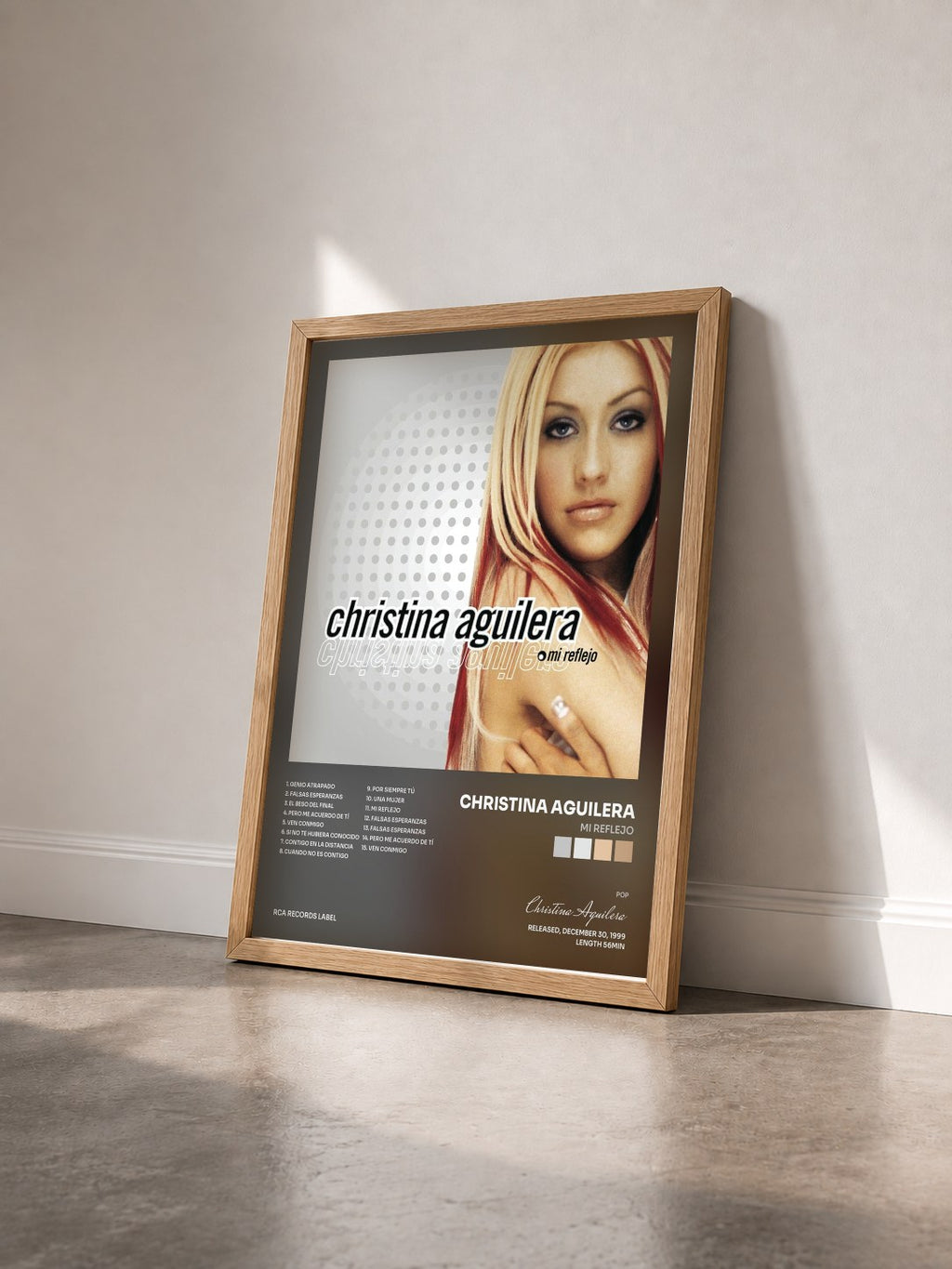 #bois Tableau de l'album Mi Reflejo de Christina Aguilera vu de trois quarts, cadre en bois brut