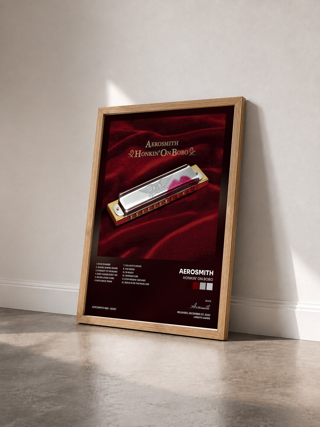 #bois Tableau de l'album Honkin' On Bobo de Aerosmith vu de trois quarts, cadre en bois brut