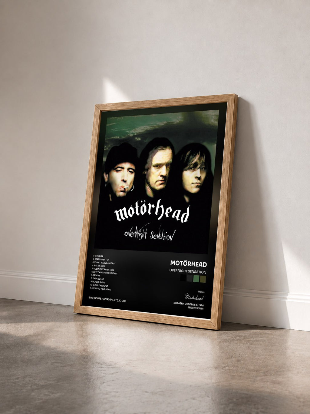 #bois Tableau de l'album Overnight Sensation de Motörhead vu de trois quarts, cadre en bois brut