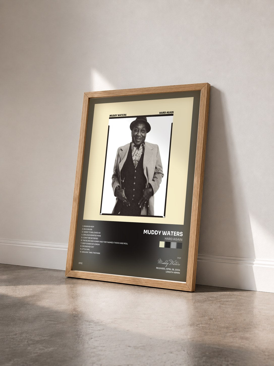 #bois Tableau de l'album Hard Again de Muddy Waters vu de trois quarts, cadre en bois brut