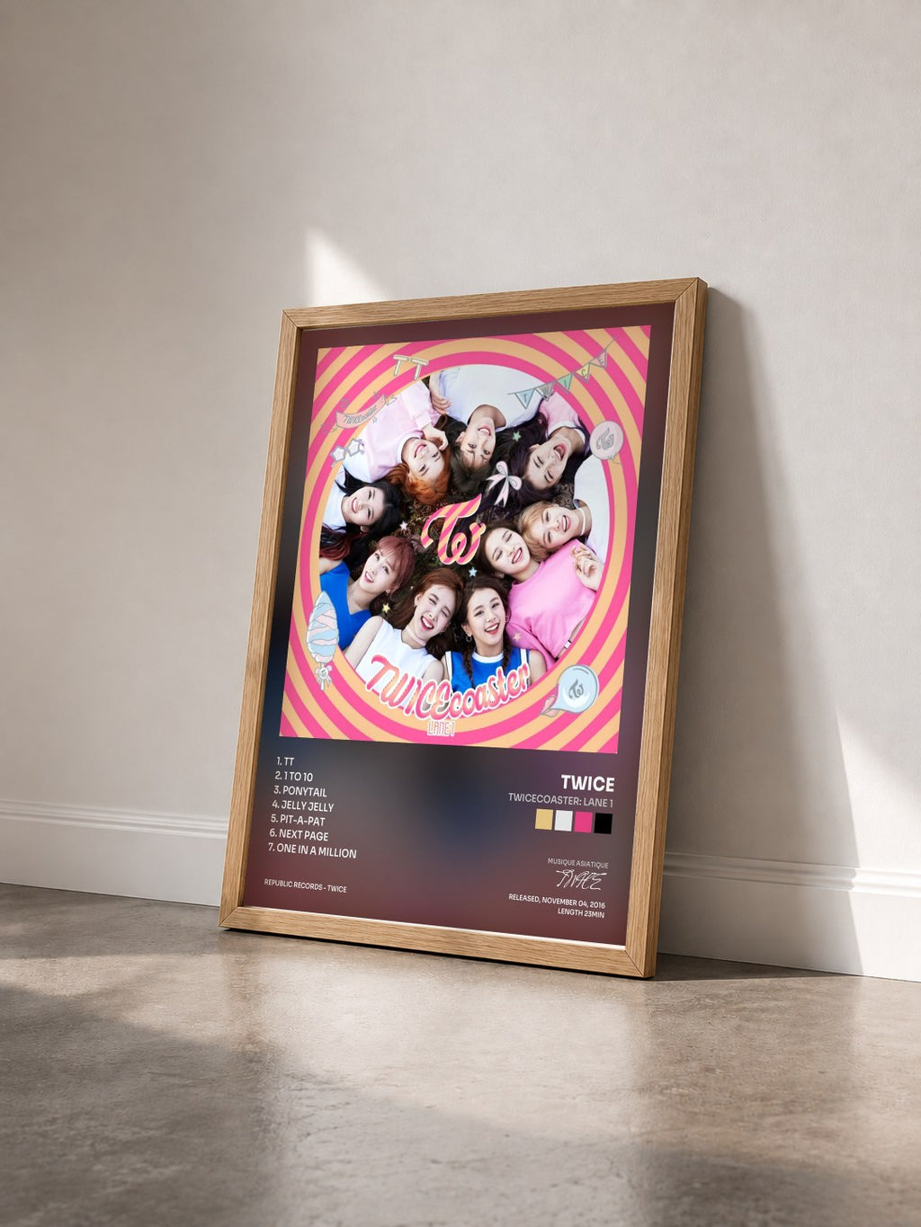 #bois Tableau de l'album Twicecoaster: Lane 1 de TWICE vu de trois quarts, cadre en bois brut