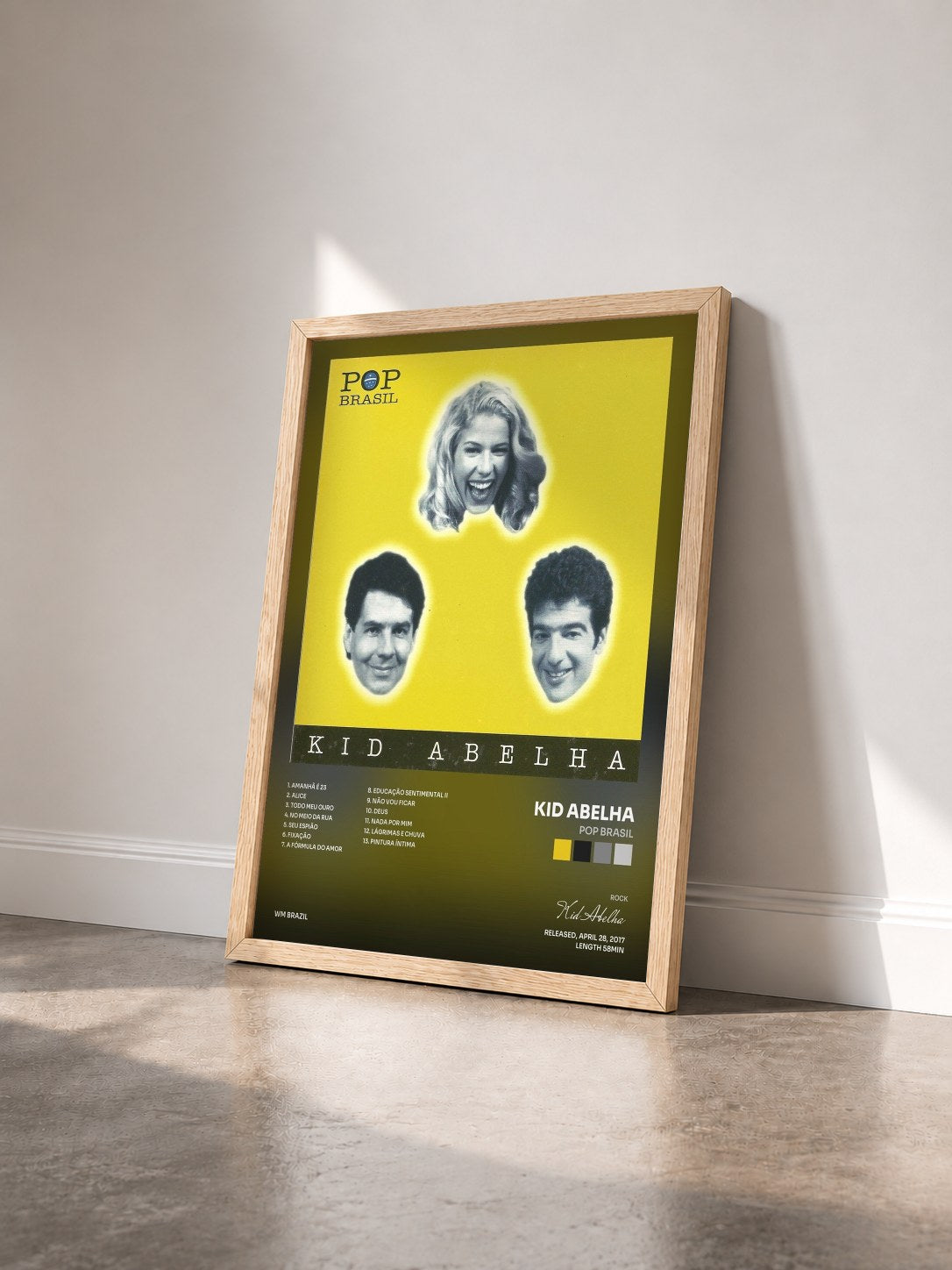 #bois Tableau de l'album Pop Brasil de Kid Abelha vu de trois quarts, cadre en bois brut