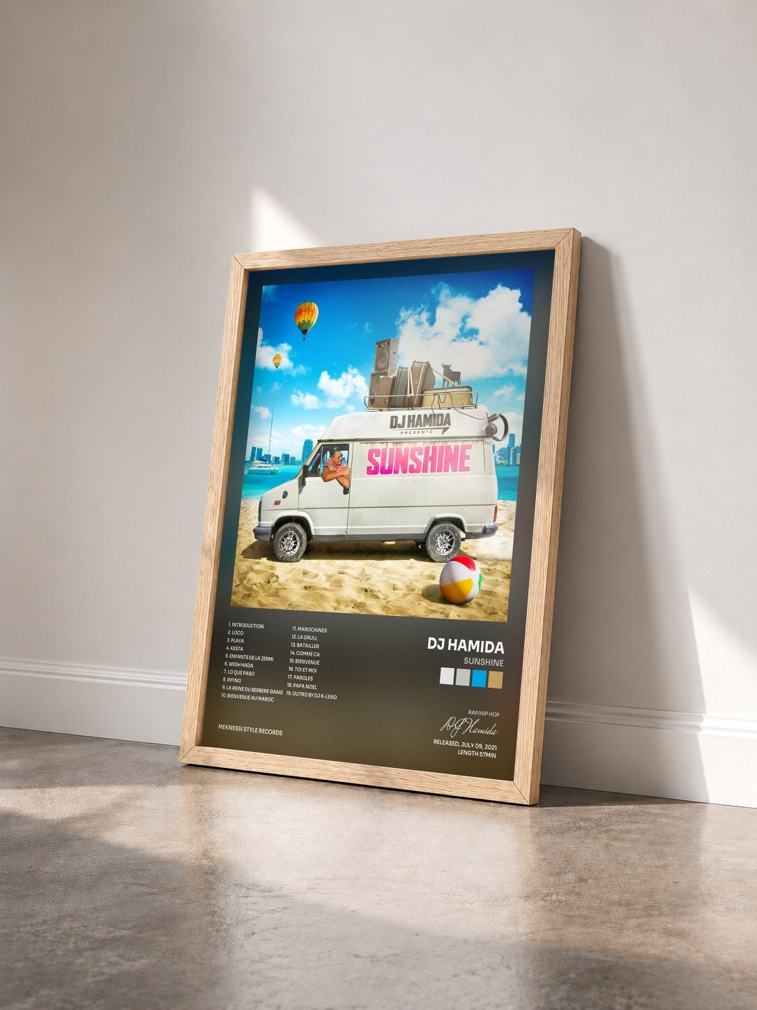 #bois Tableau de l'album Sunshine de DJ Hamida vu de trois quarts, cadre en bois brut
