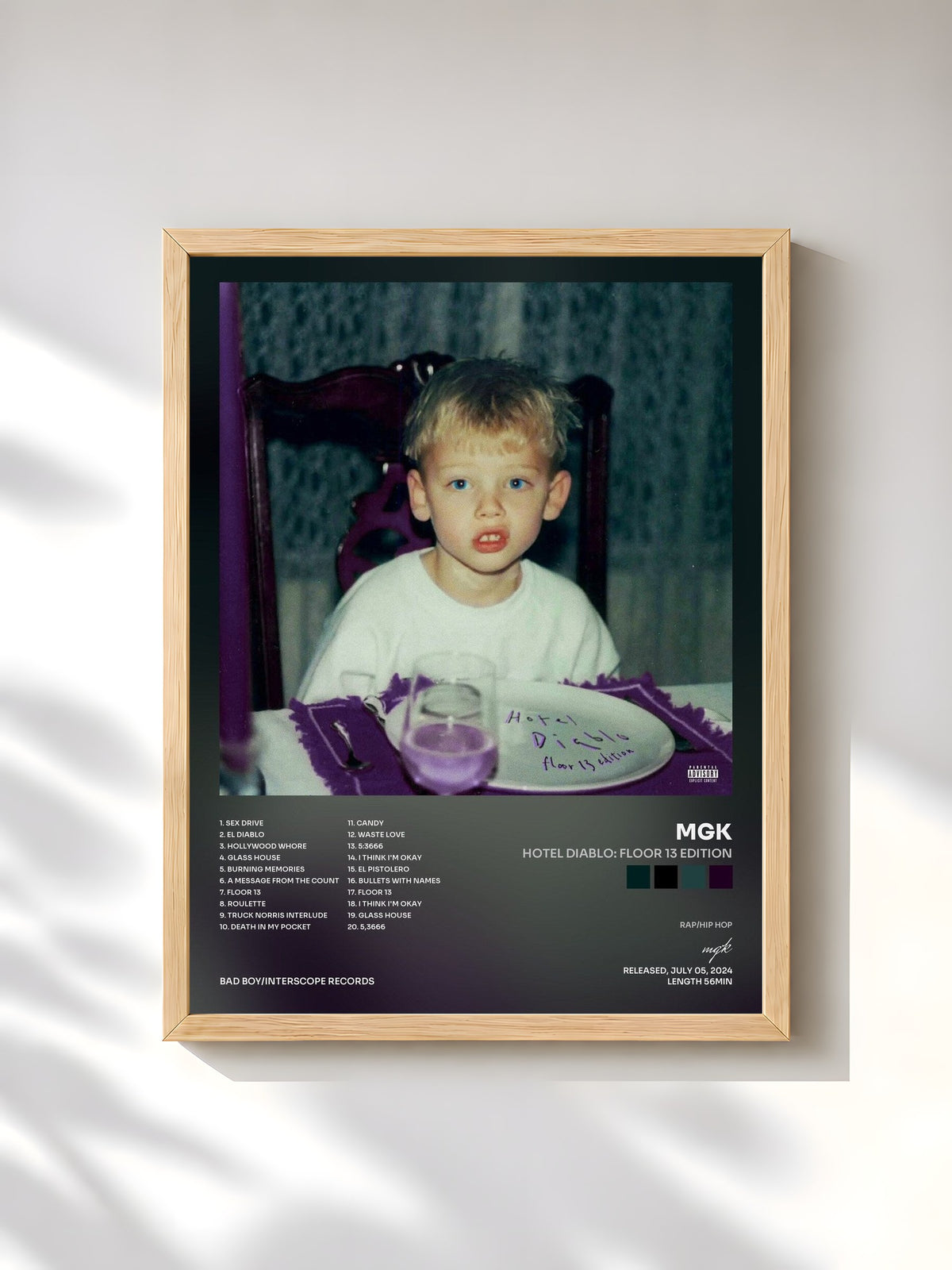 #bois Tableau de l'album Hotel Diablo: Floor 13 Edition de mgk, cadre en bois brut, imprimé et encadré en France