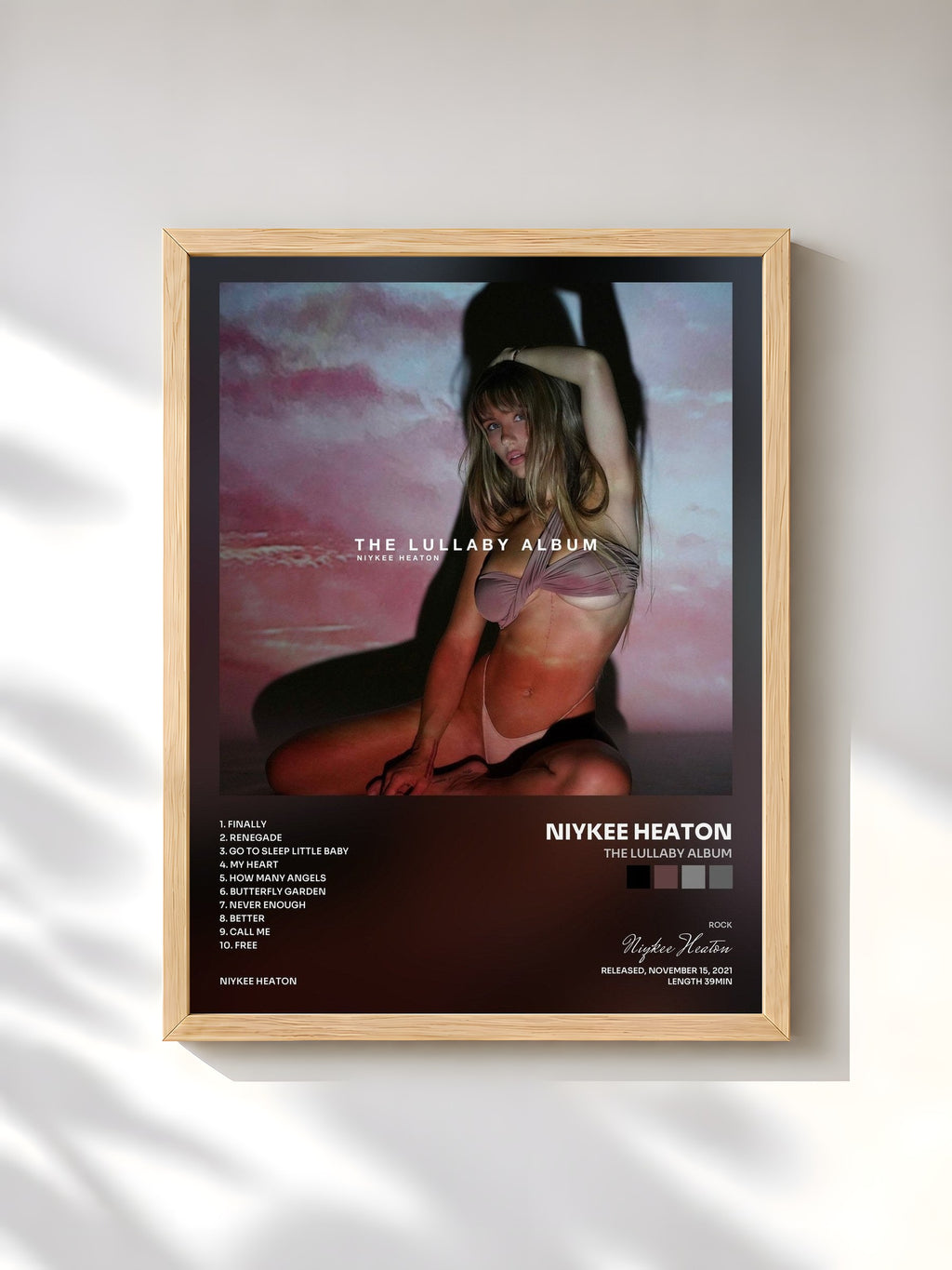 #bois Tableau de l'album The Lullaby Album de Niykee Heaton, cadre en bois brut, imprimé et encadré en France