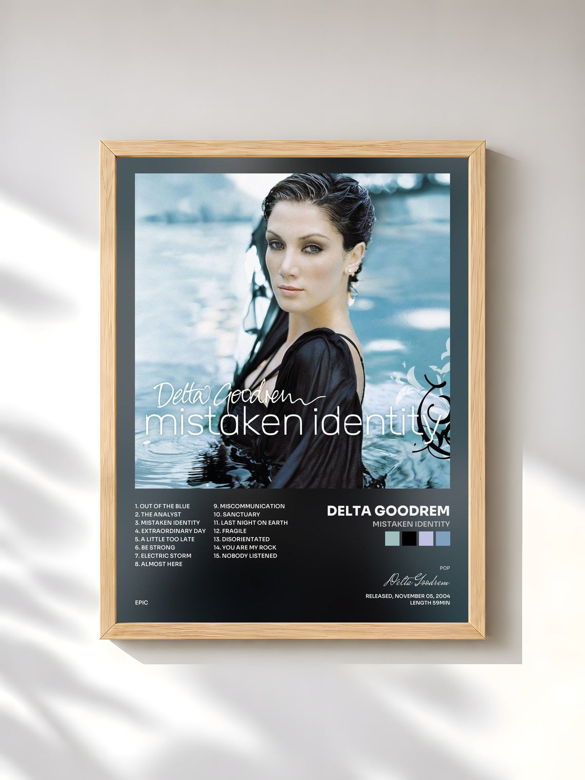 #bois Tableau de l'album Mistaken Identity de Delta Goodrem, cadre en bois brut, imprimé et encadré en France