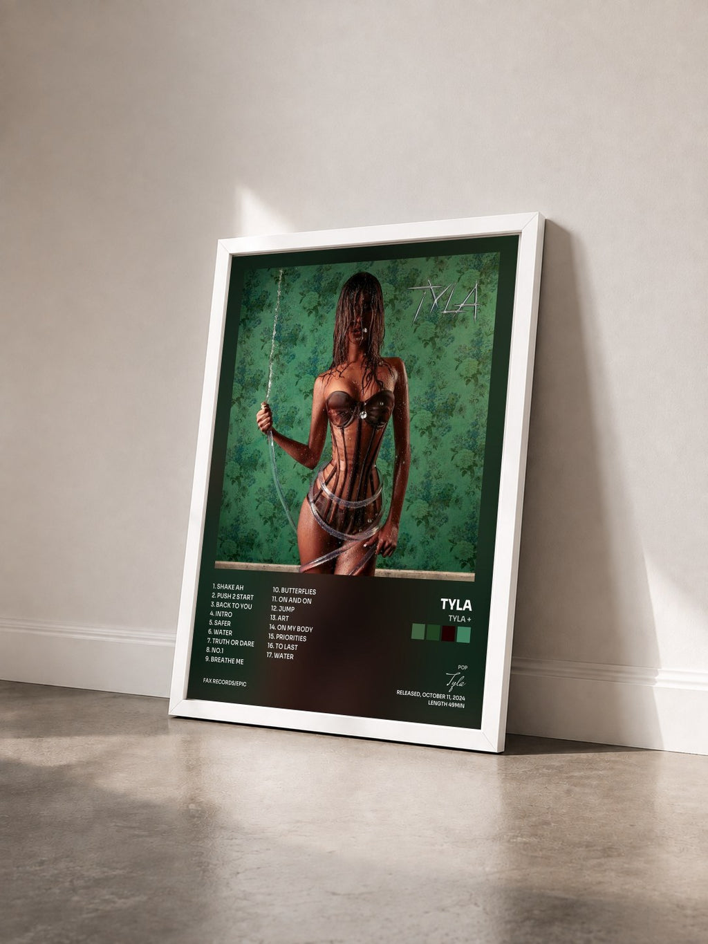 #blanc Tableau de l'album TYLA de Tyla vu de trois quarts, cadre blanc