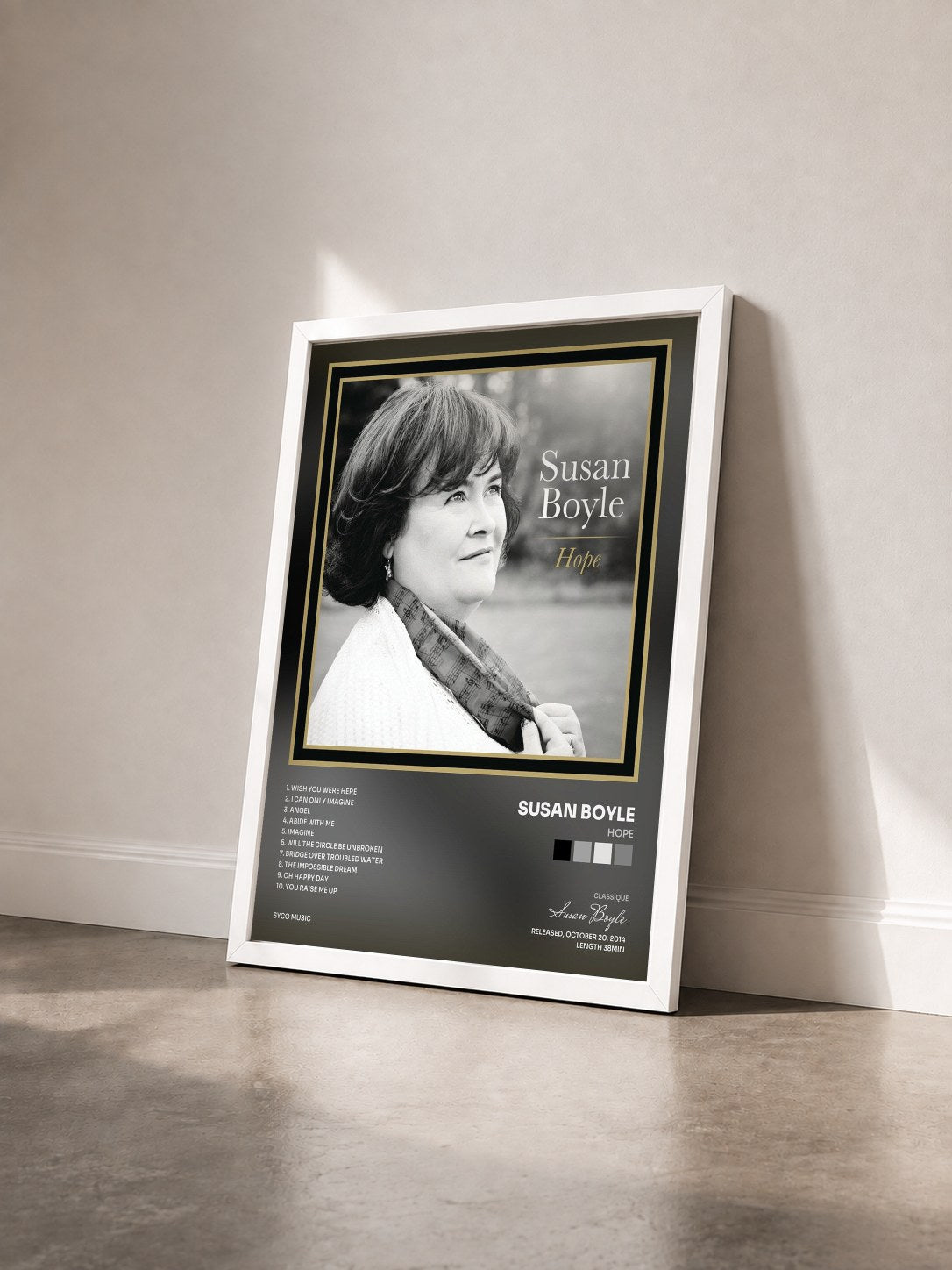 #blanc Tableau de l'album Hope de Susan Boyle vu de trois quarts, cadre blanc