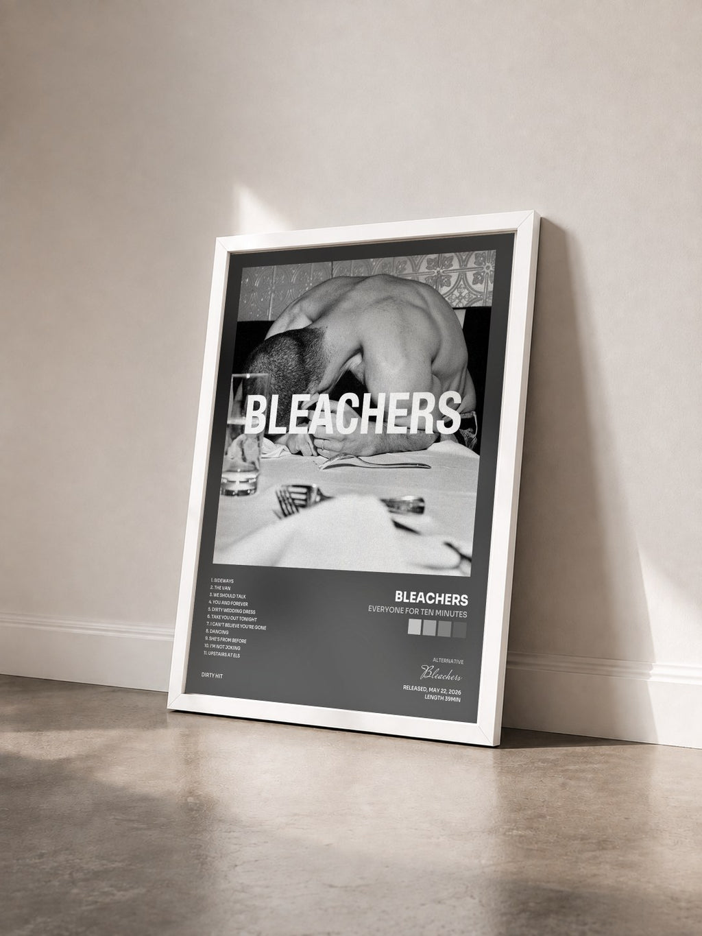 #blanc Tableau de l'album everyone for ten minutes de Bleachers vu de trois quarts, cadre blanc