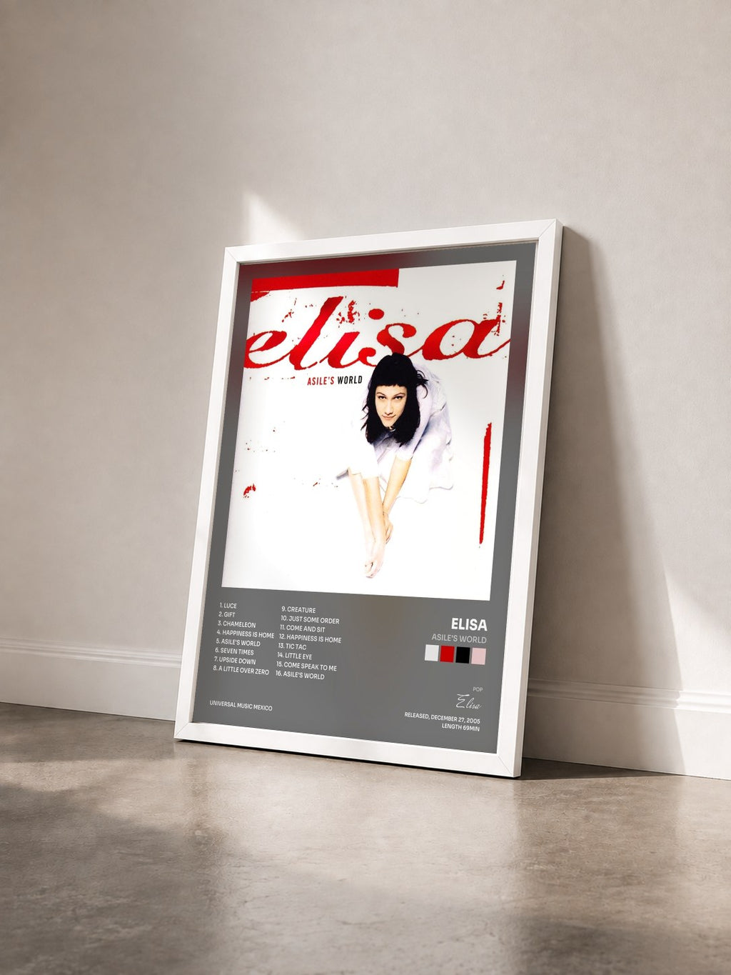 #blanc Tableau de l'album Asile's World de Elisa vu de trois quarts, cadre blanc