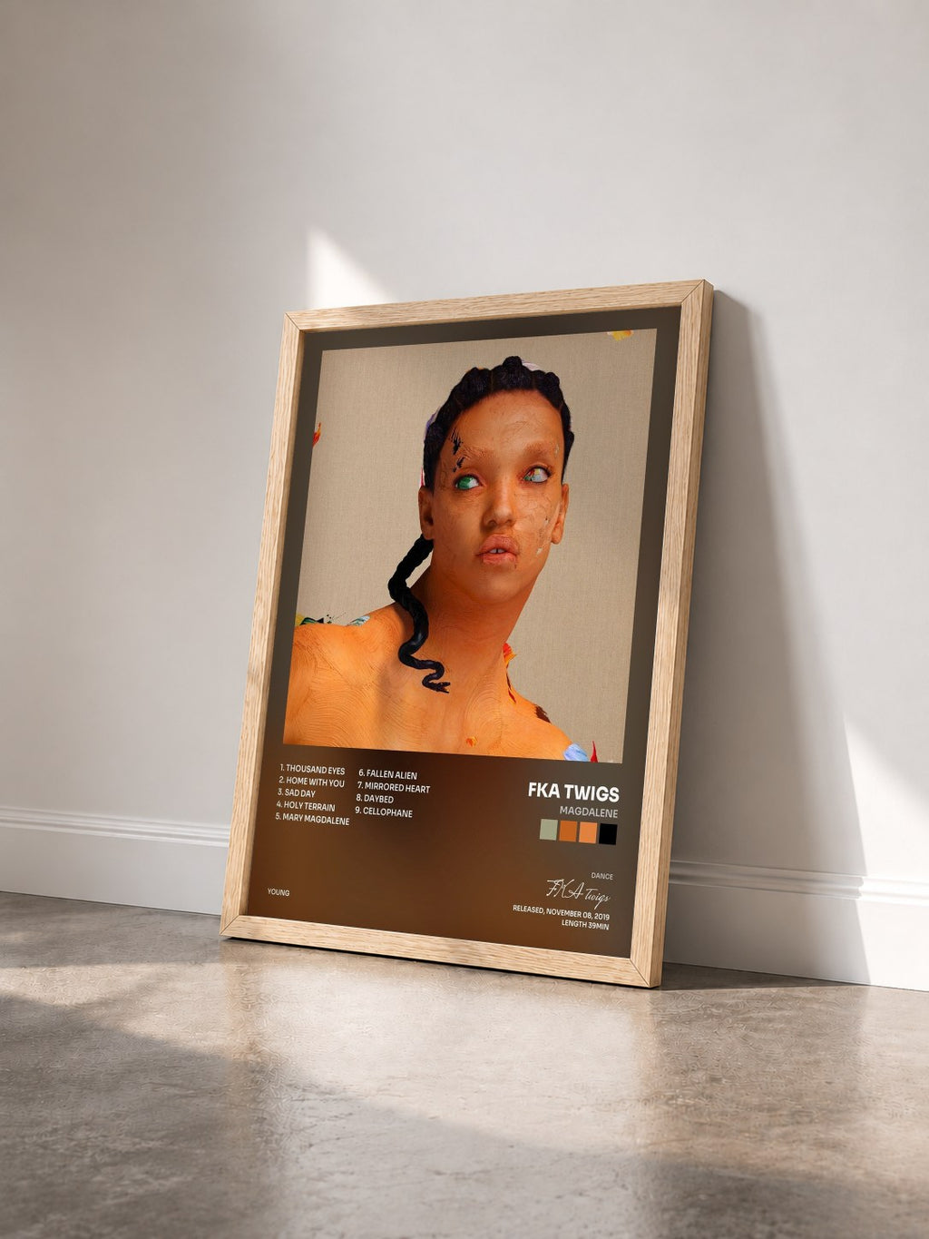 #bois Tableau de l'album MAGDALENE de FKA twigs vu de trois quarts, cadre en bois brut