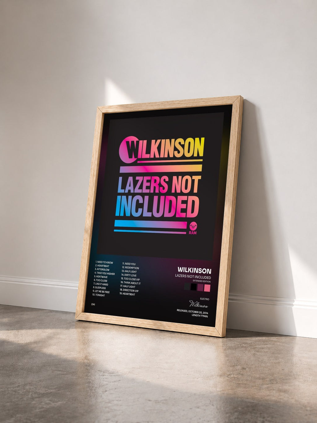 #bois Tableau de l'album Lazers Not Included (Extended Edition) de Wilkinson vu de trois quarts, cadre en bois brut