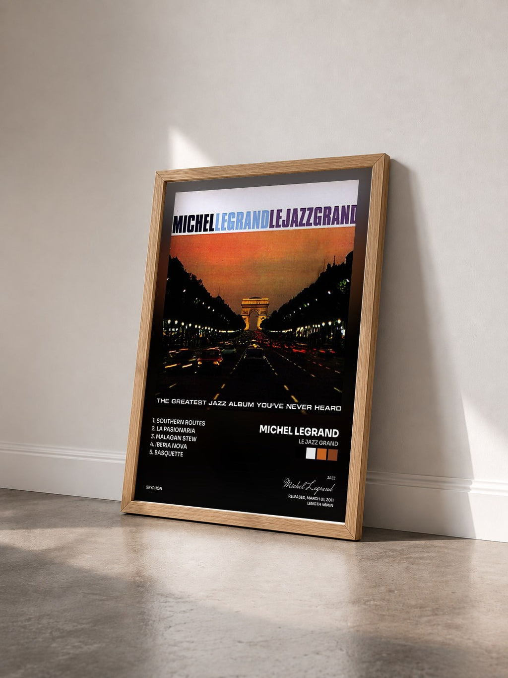 #bois Tableau de l'album Le Jazz Grand de Michel Legrand vu de trois quarts, cadre en bois brut