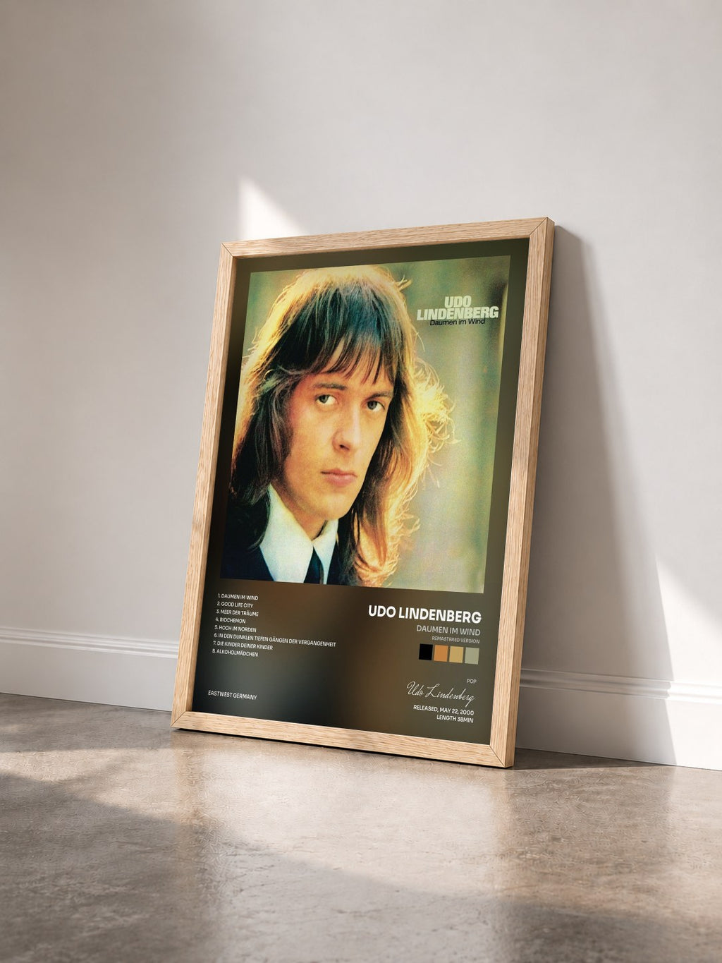 #bois Tableau de l'album Daumen Im Wind (Remastered Version) de Udo Lindenberg vu de trois quarts, cadre en bois brut