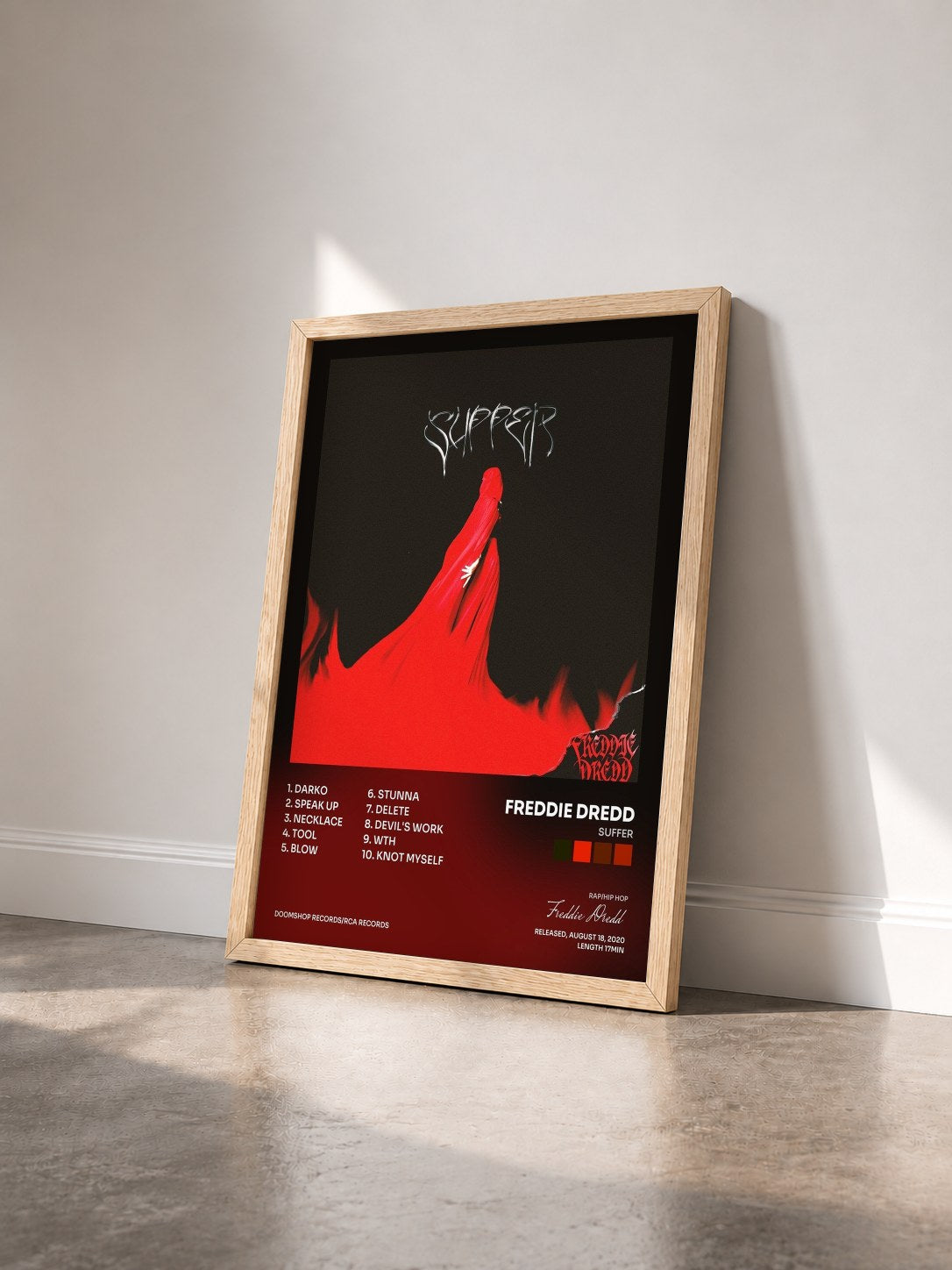 #bois Tableau de l'album Suffer de Freddie Dredd vu de trois quarts, cadre en bois brut