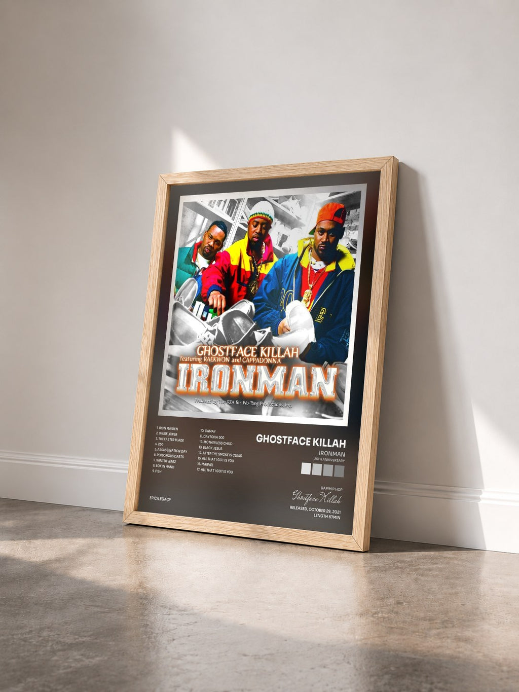 #bois Tableau de l'album Ironman (25th Anniversary) de Ghostface Killah vu de trois quarts, cadre en bois brut