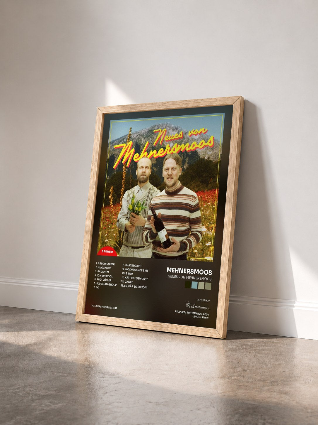 #bois Tableau de l'album Neues von Mehnersmoos de Mehnersmoos vu de trois quarts, cadre en bois brut