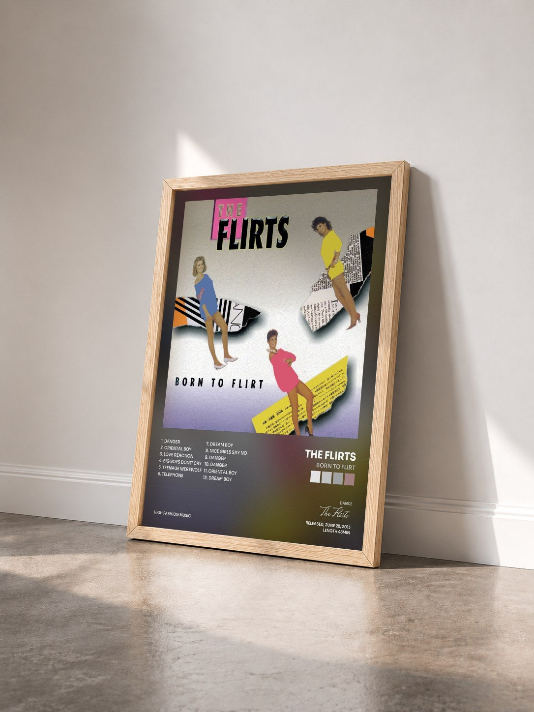 #bois Tableau de l'album Born To Flirt de The Flirts vu de trois quarts, cadre en bois brut