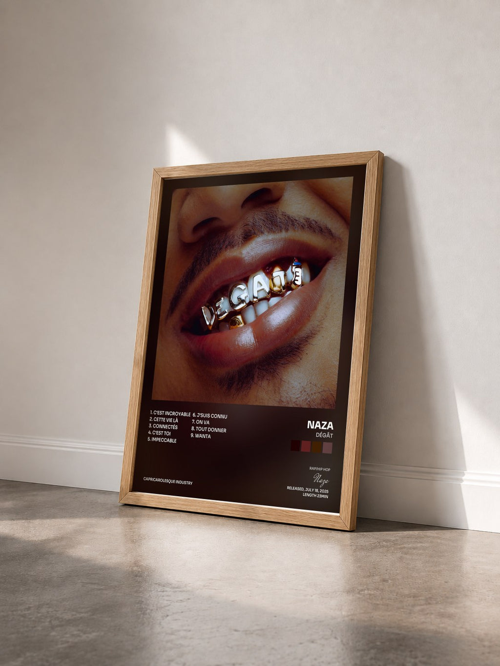 #bois Tableau de l'album Dégât de Naza vu de trois quarts, cadre en bois brut