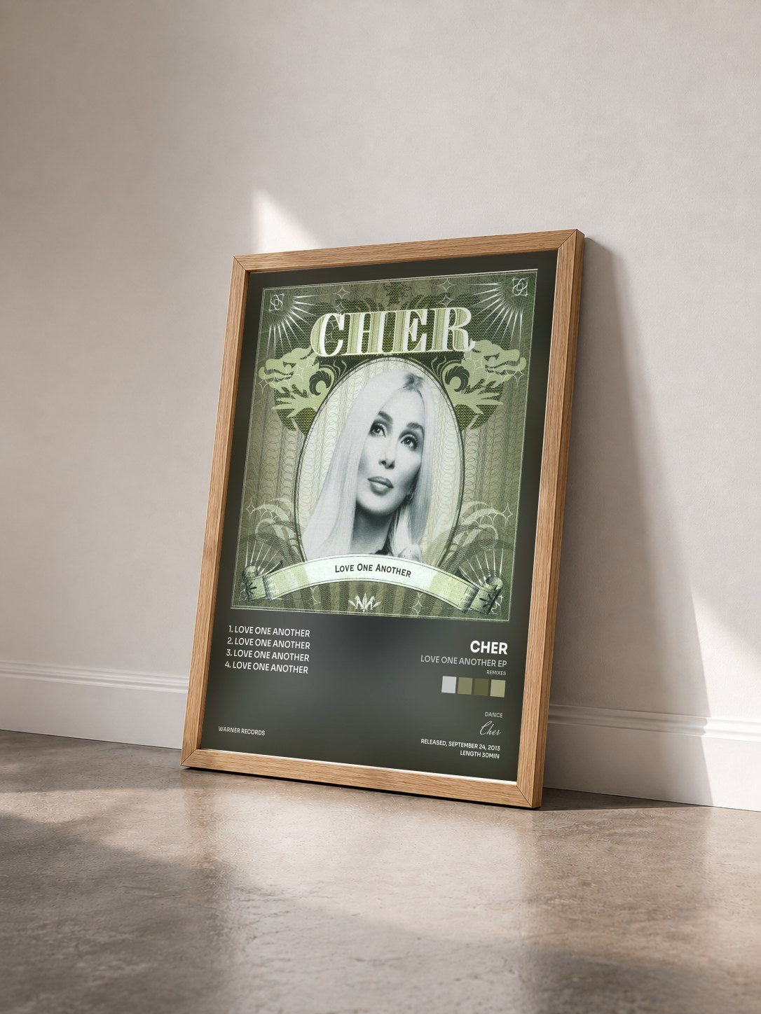 #bois Tableau de l'album Love One Another EP (Remixes) de Cher vu de trois quarts, cadre en bois brut