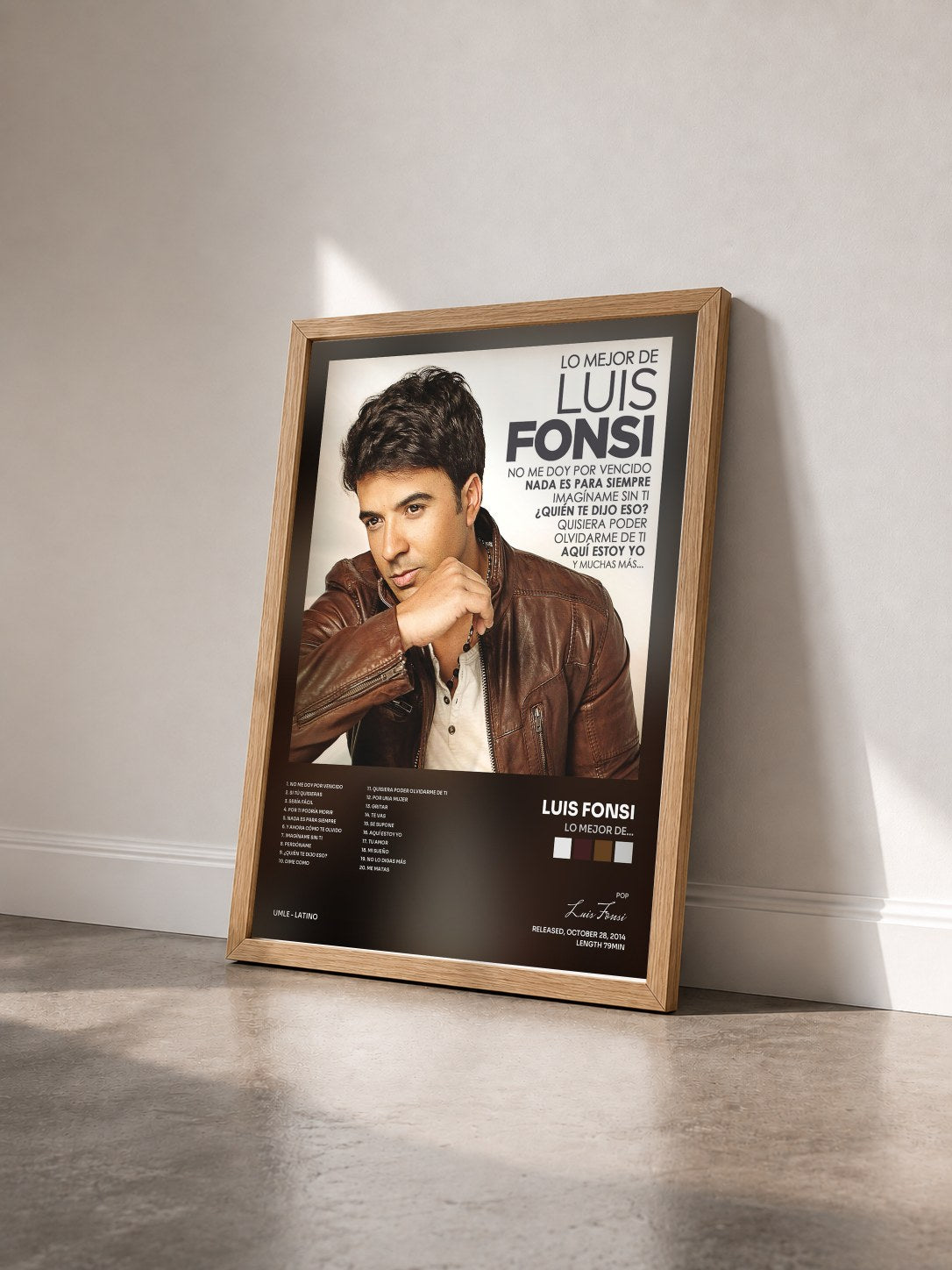 #bois Tableau de l'album Lo Mejor De... de Luis Fonsi vu de trois quarts, cadre en bois brut