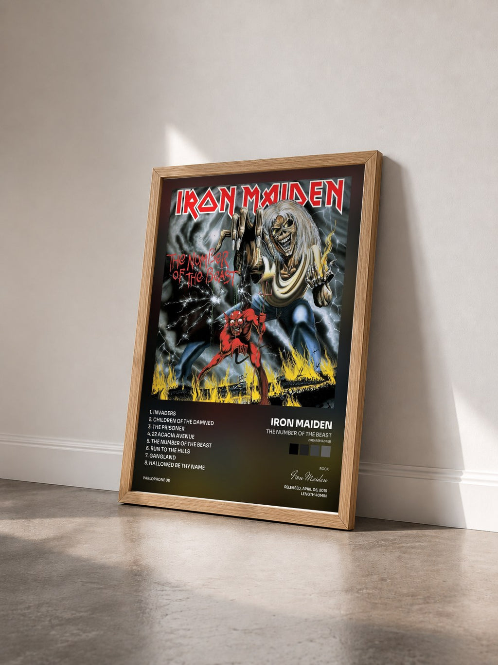 #bois Tableau de l'album The Number of the Beast (2015 Remaster) de Iron Maiden vu de trois quarts, cadre en bois brut