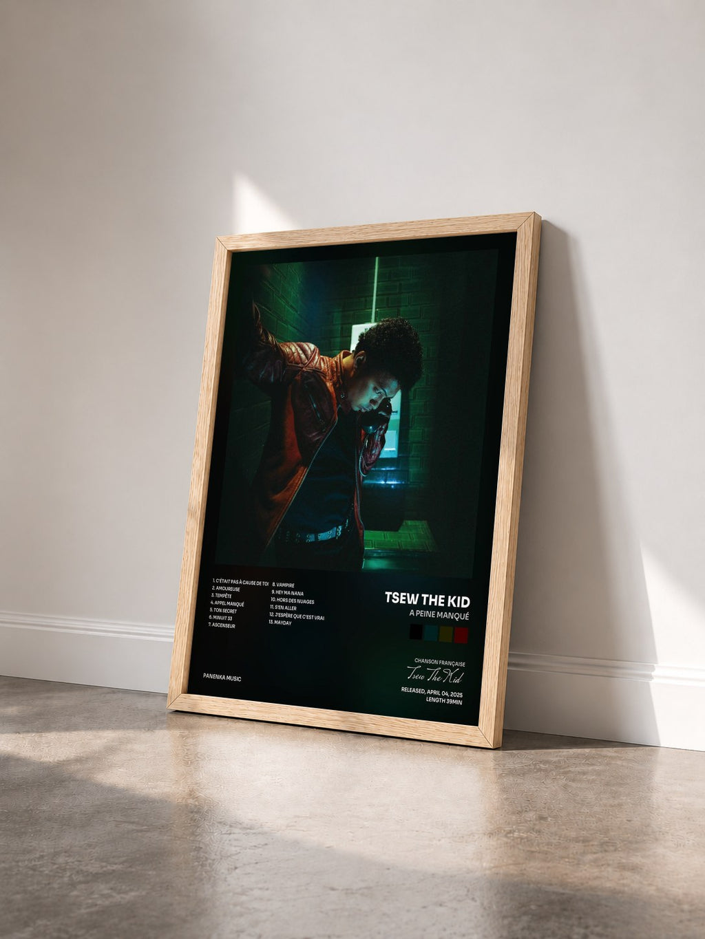 #bois Tableau de l'album A peine manqué de Tsew The Kid vu de trois quarts, cadre en bois brut