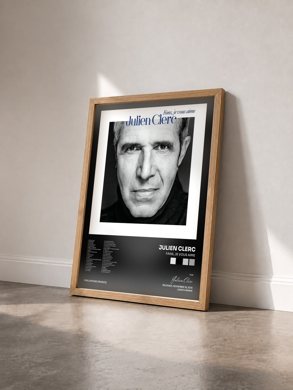 #bois Tableau de l'album Fans, je vous aime de Julien Clerc vu de trois quarts, cadre en bois brut