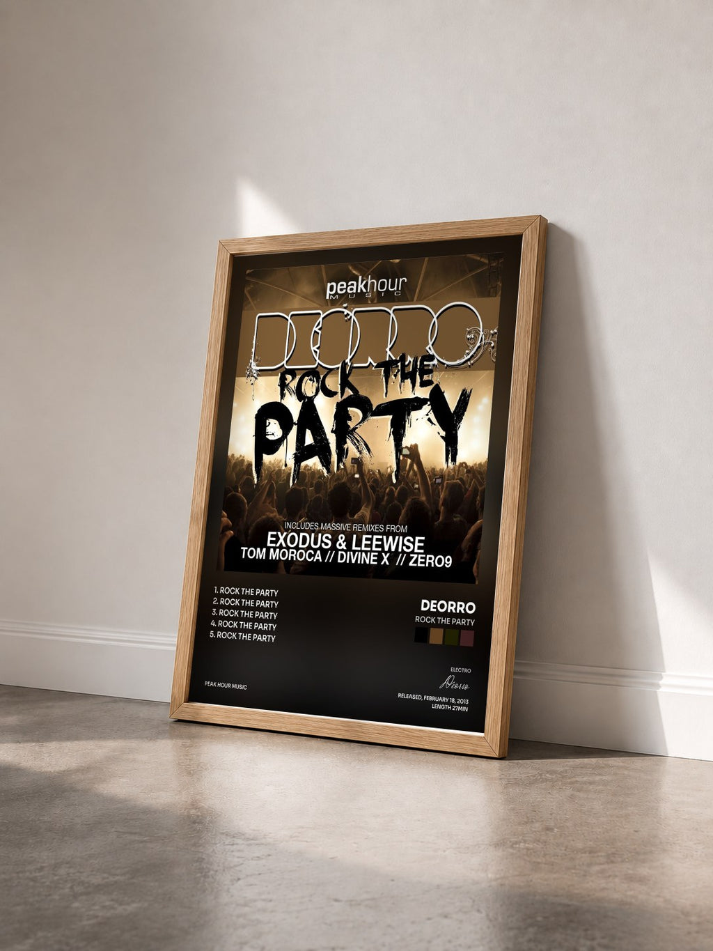#bois Tableau de l'album Rock The Party de Deorro vu de trois quarts, cadre en bois brut