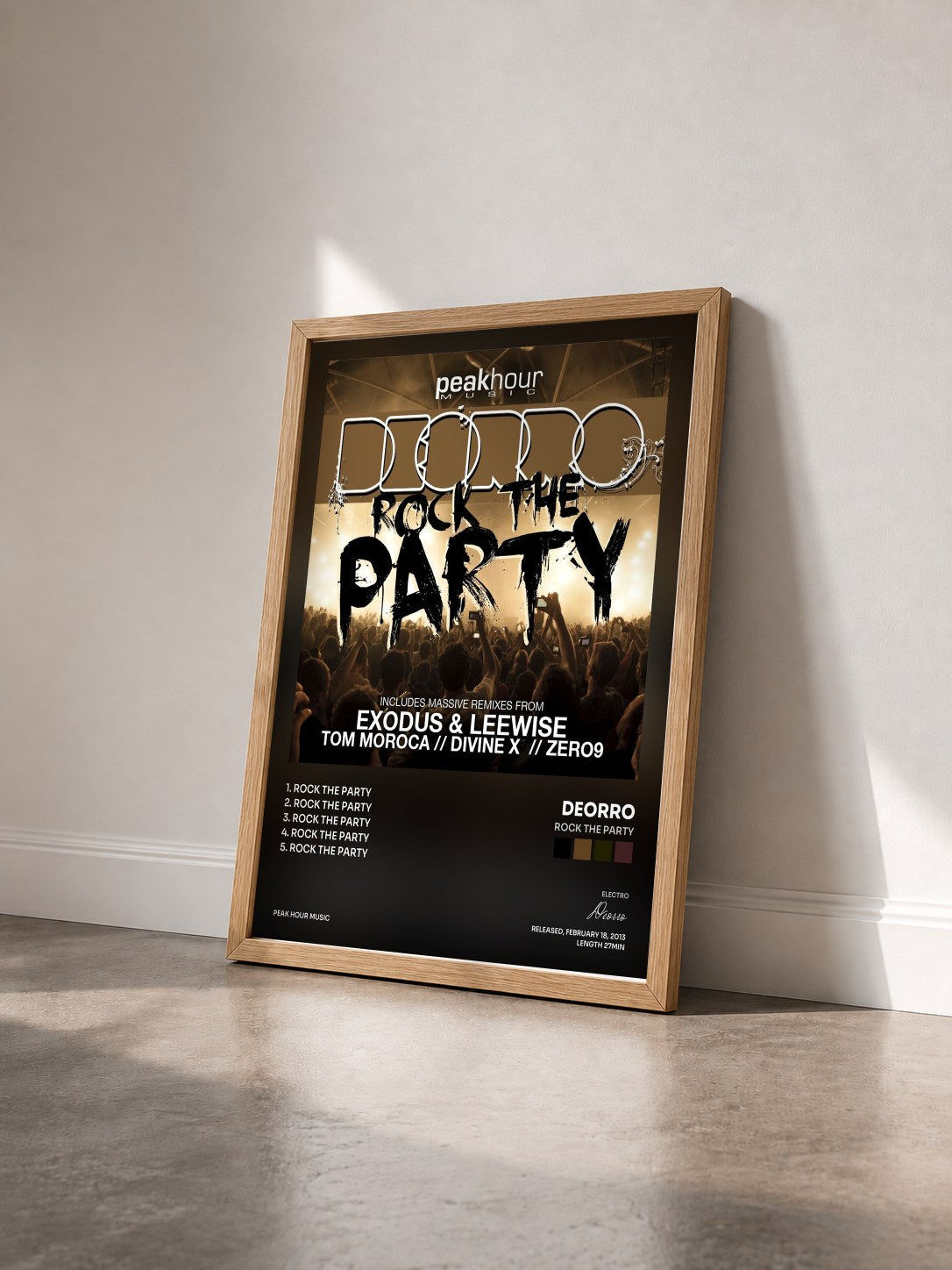 #bois Tableau de l'album Rock The Party de Deorro vu de trois quarts, cadre en bois brut