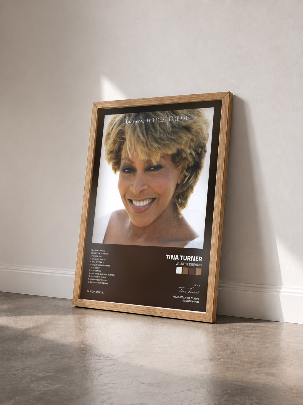 #bois Tableau de l'album Wildest Dreams de Tina Turner vu de trois quarts, cadre en bois brut
