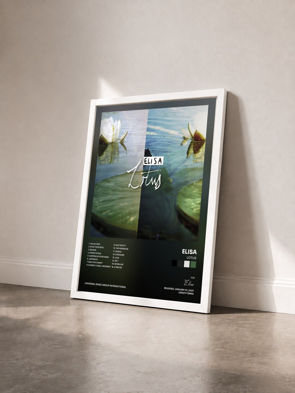 #blanc Tableau de l'album Lotus de Elisa vu de trois quarts, cadre blanc