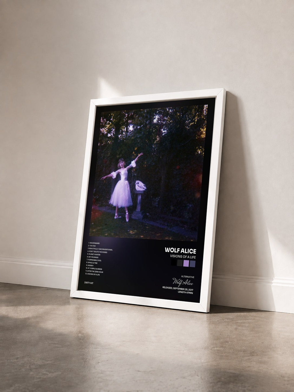 #blanc Tableau de l'album Visions Of A Life de Wolf Alice vu de trois quarts, cadre blanc