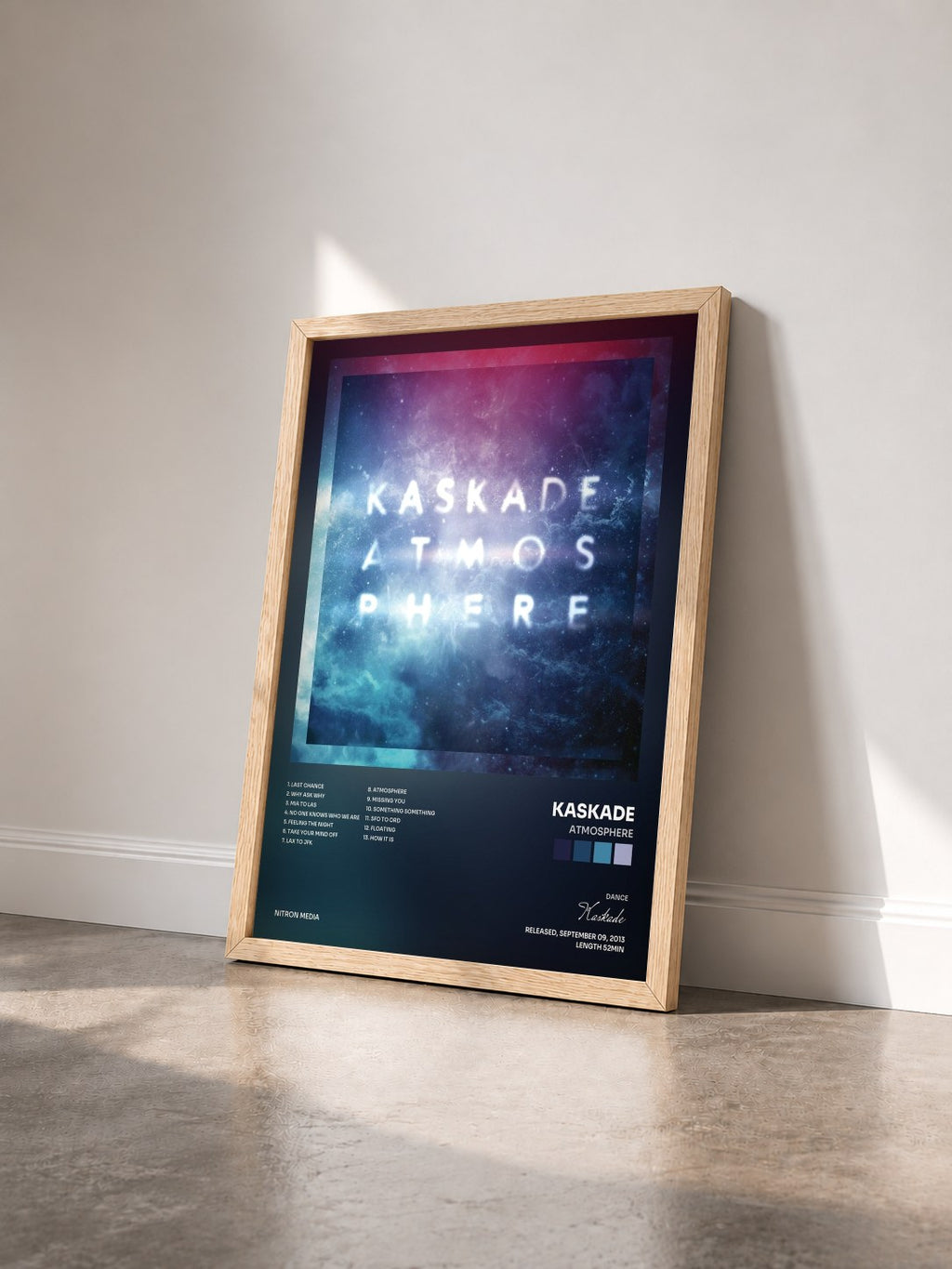 #bois Tableau de l'album Atmosphere de Kaskade vu de trois quarts, cadre en bois brut