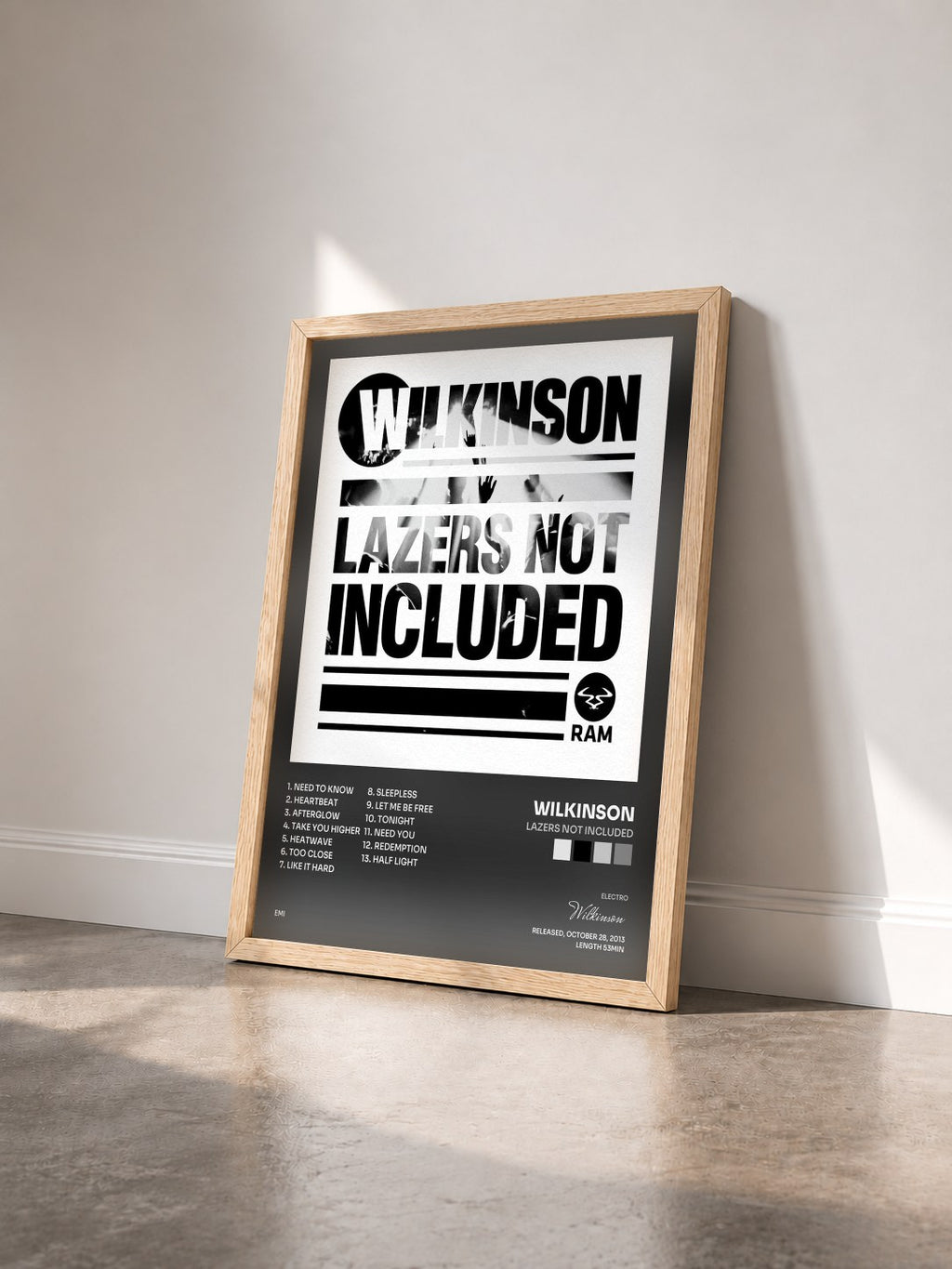 #bois Tableau de l'album Lazers Not Included de Wilkinson vu de trois quarts, cadre en bois brut