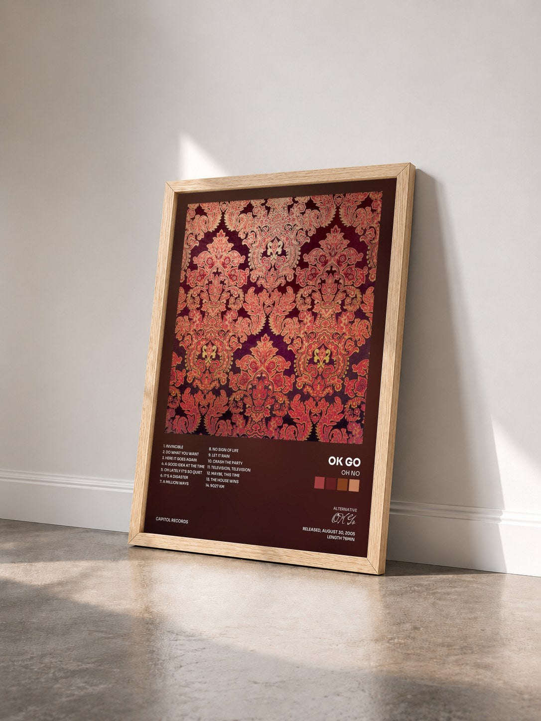 #bois Tableau de l'album Oh No de OK Go vu de trois quarts, cadre en bois brut