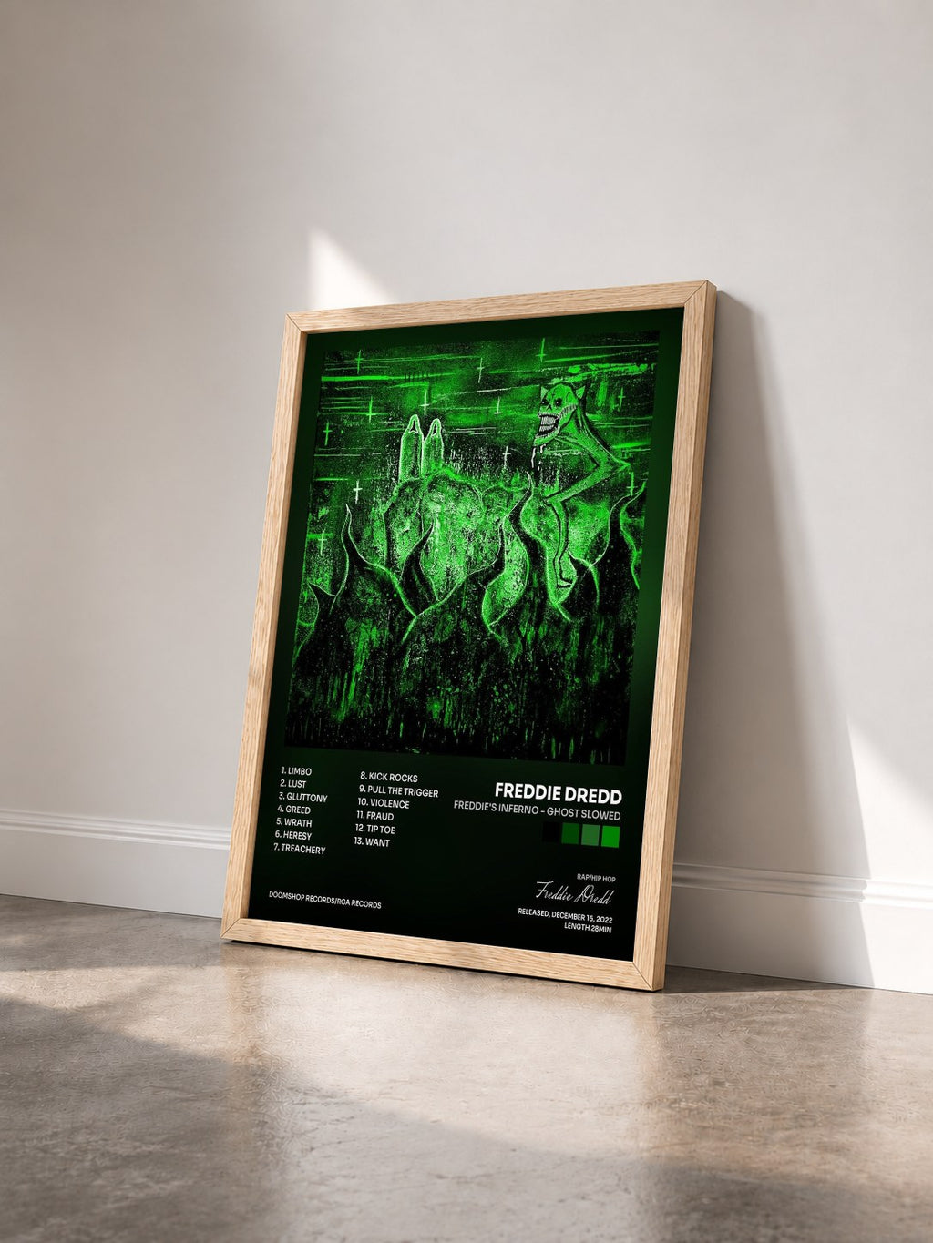#bois Tableau de l'album Freddie's Inferno - Ghost Slowed de Freddie Dredd vu de trois quarts, cadre en bois brut